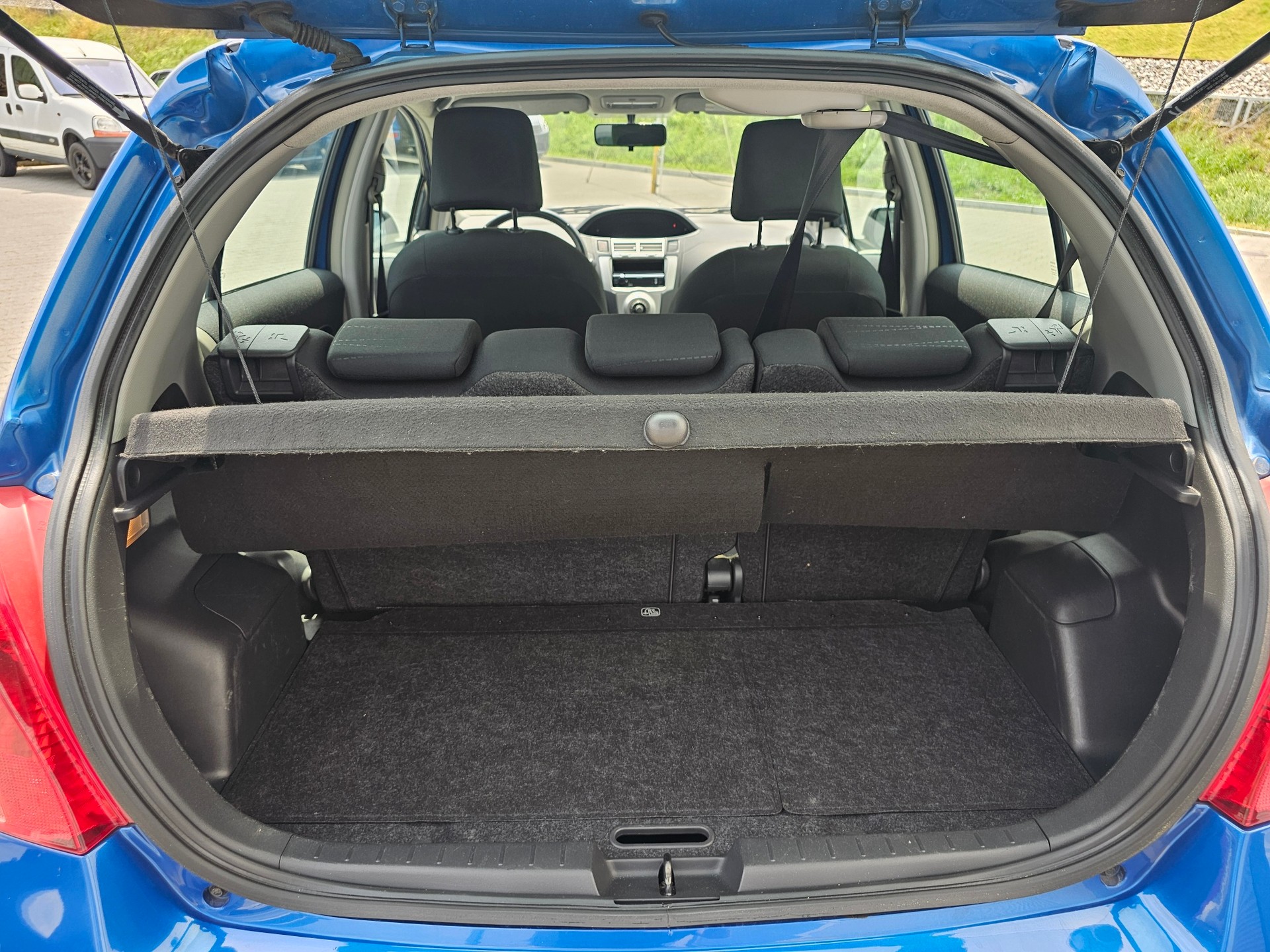 TOYOTA Yaris 1.3 City-image-12