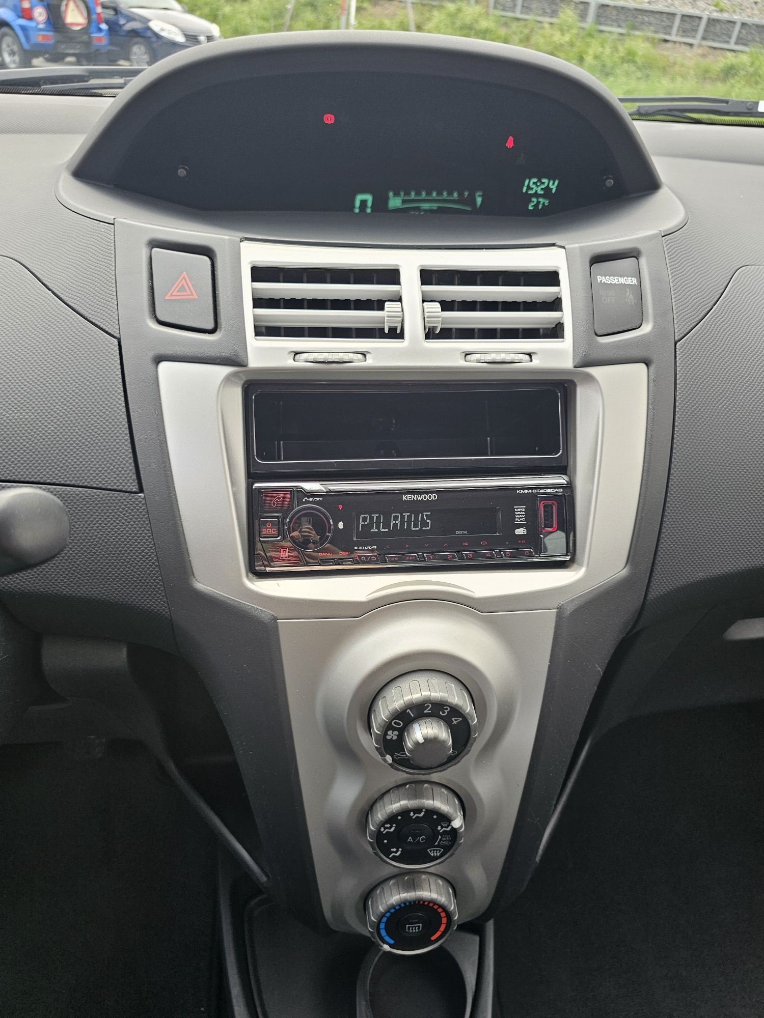 TOYOTA Yaris 1.3 City-image-7