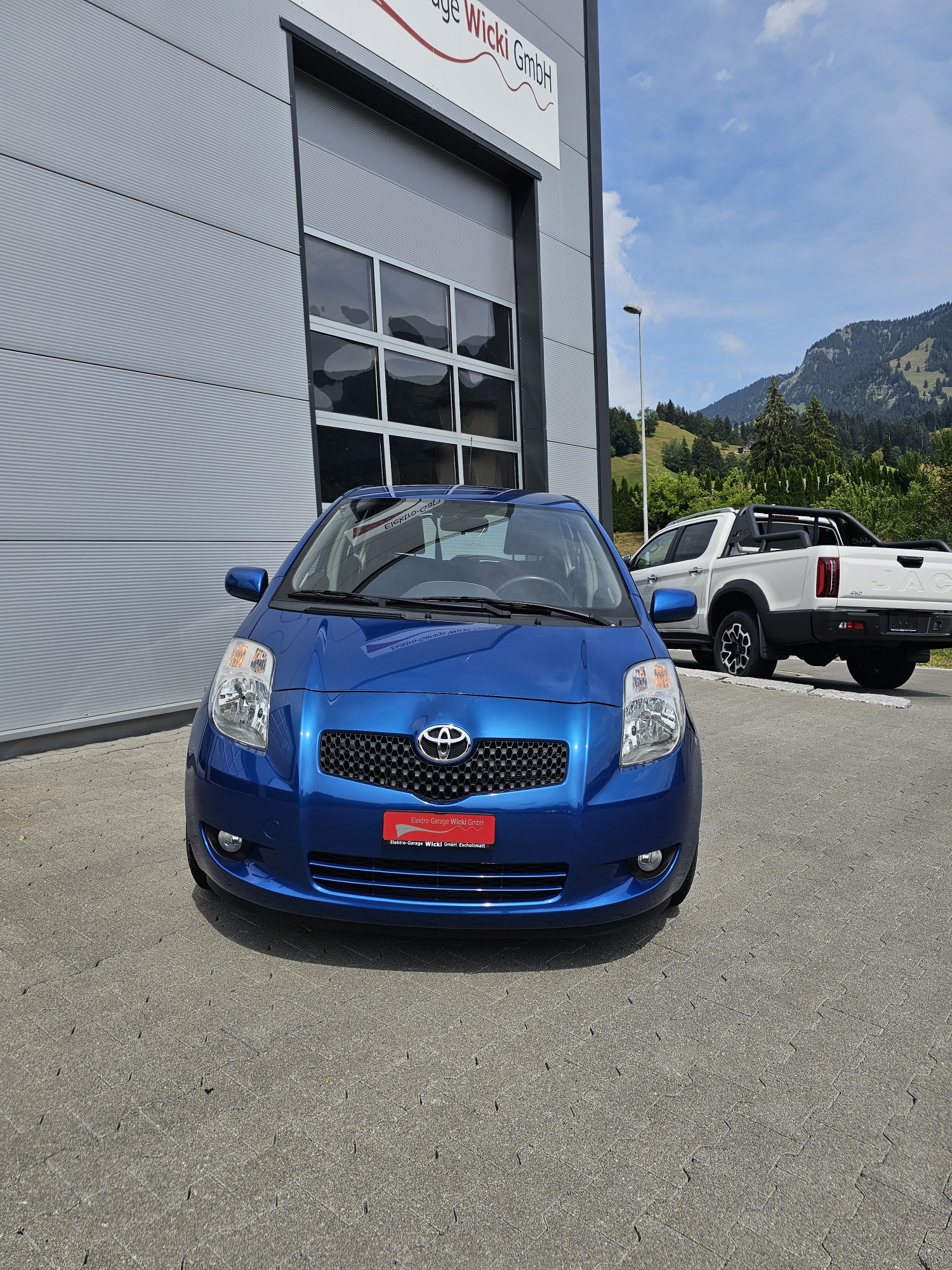 TOYOTA Yaris 1.3 City-image-4