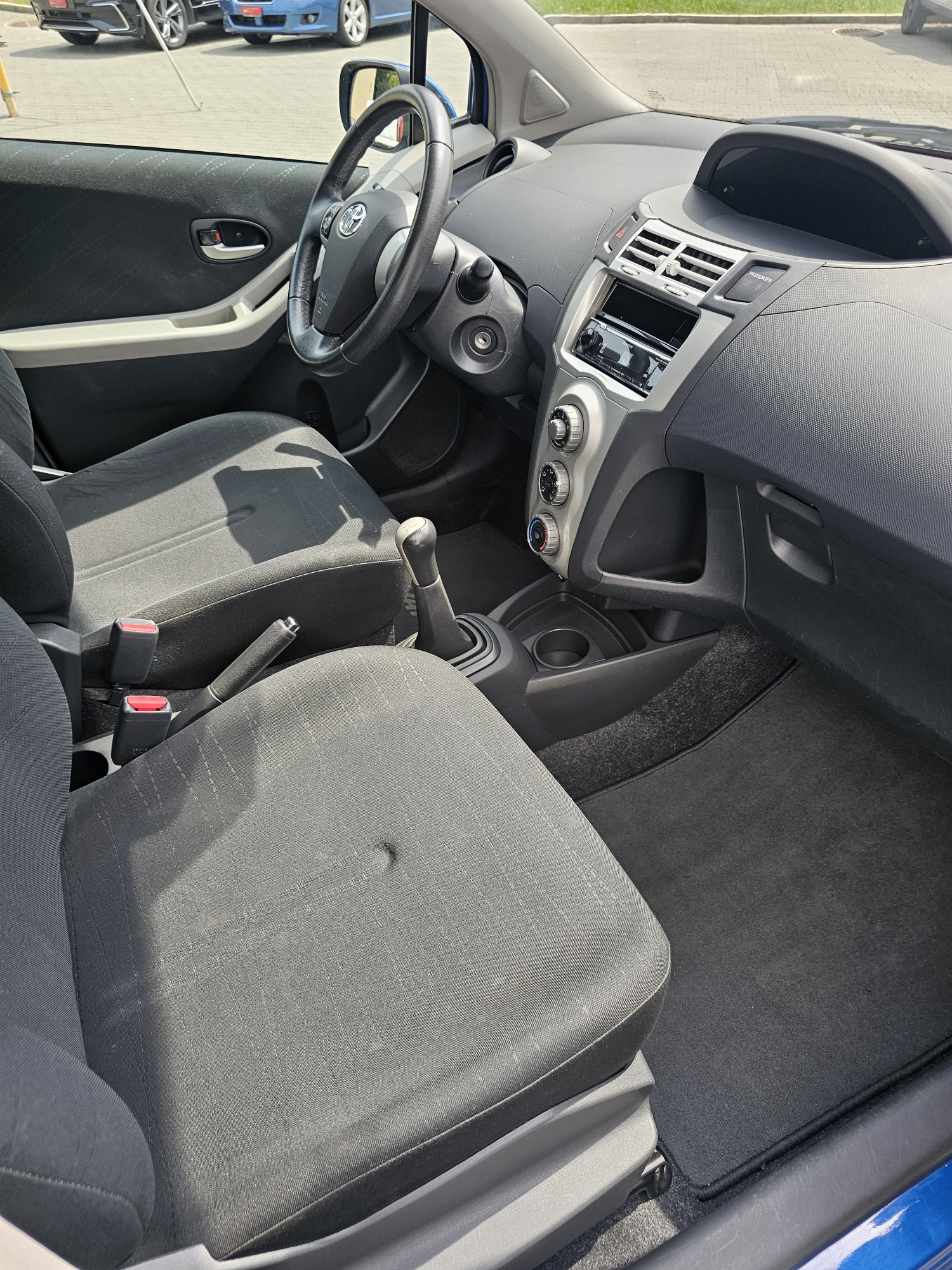 TOYOTA Yaris 1.3 City-image-9