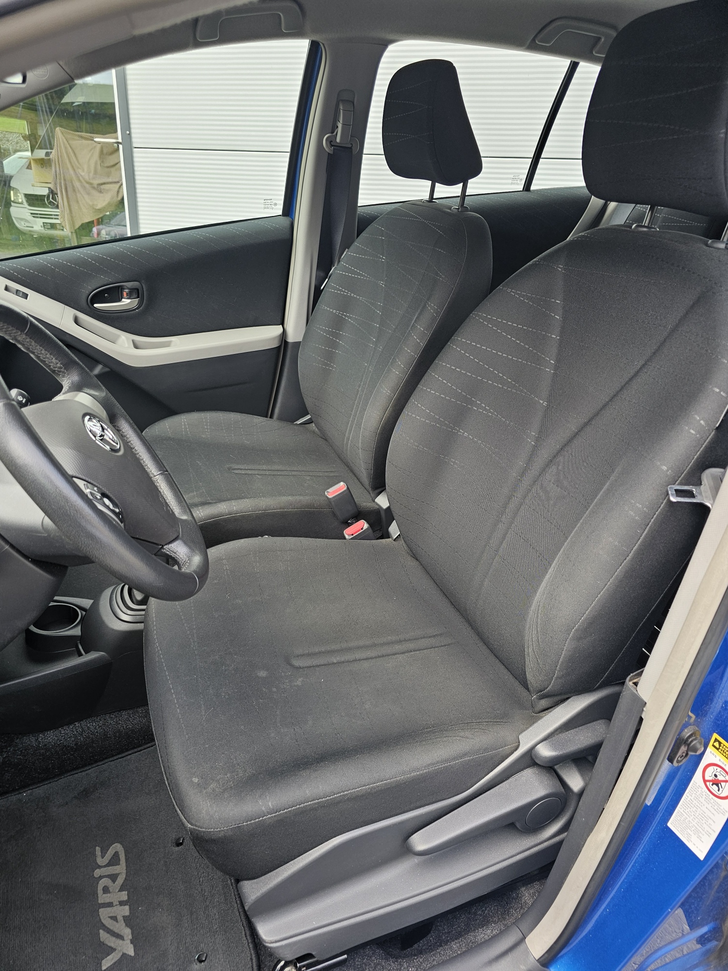 TOYOTA Yaris 1.3 City-image-8