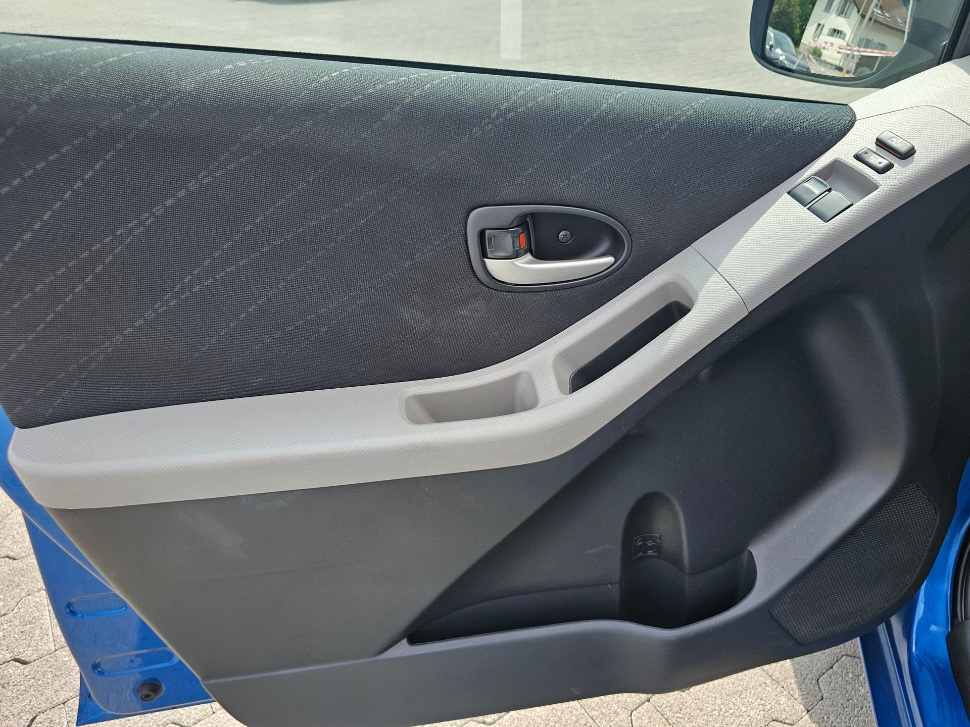 TOYOTA Yaris 1.3 City-image-10