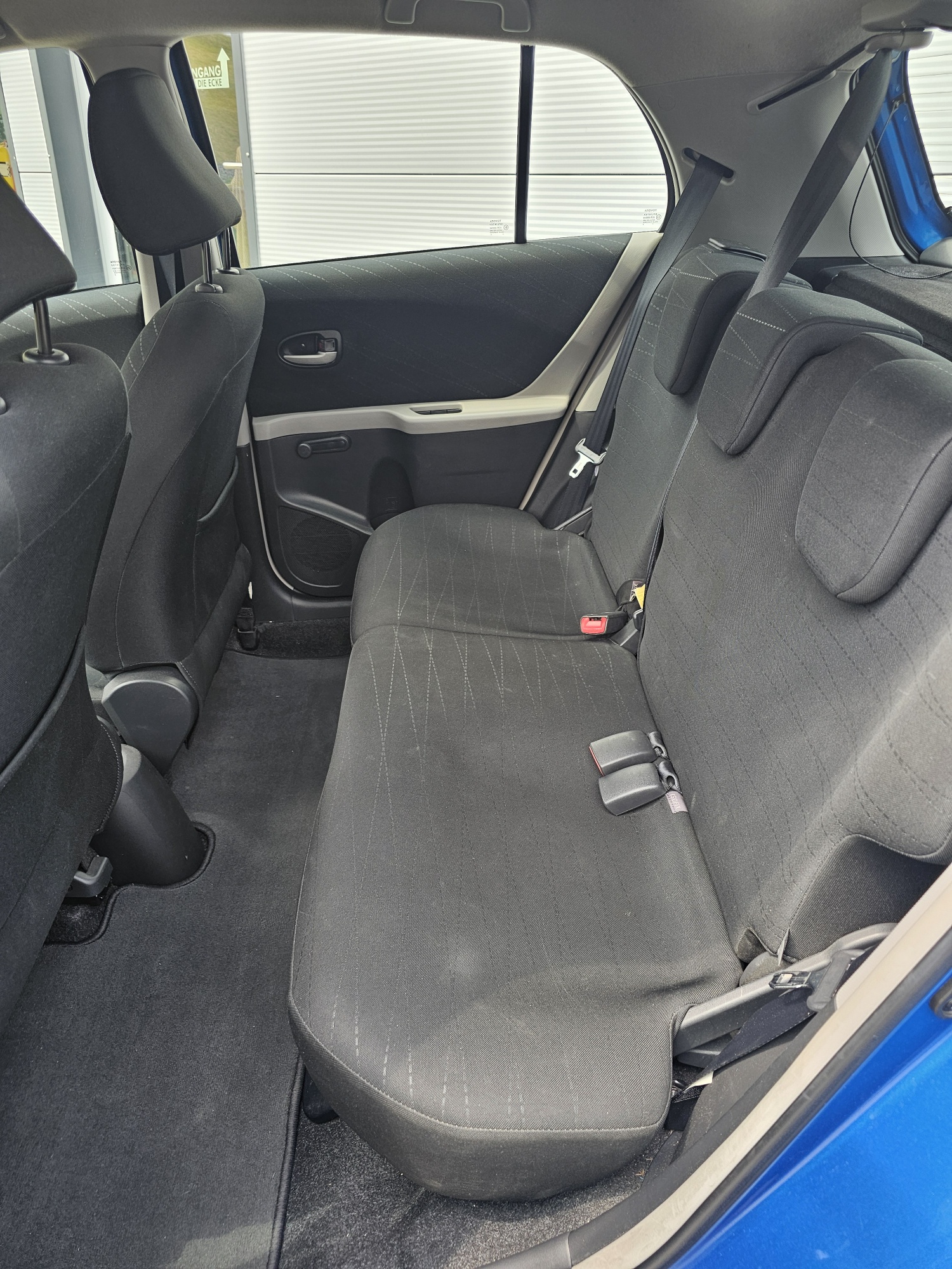 TOYOTA Yaris 1.3 City-image-11
