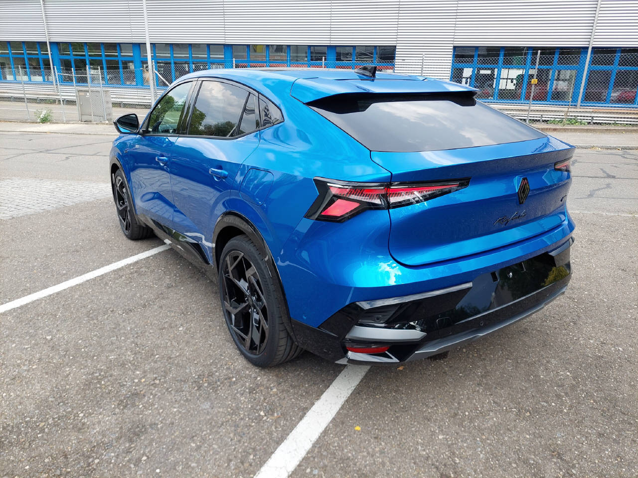 RENAULT Rafale E-Tech Plug-in Atelier Alpine 300PS 4x4-image-3