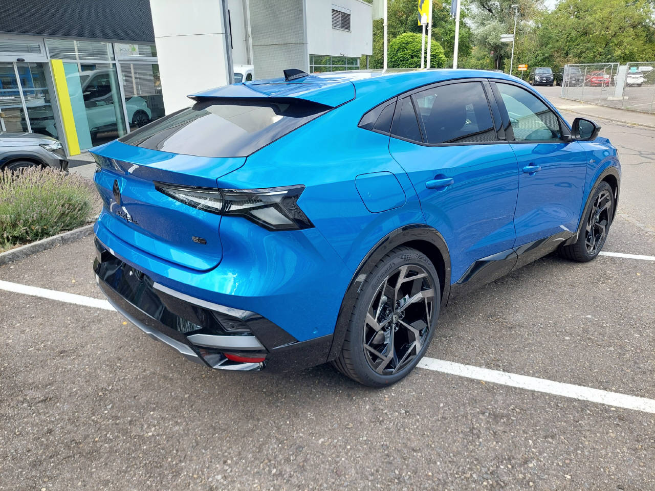 RENAULT Rafale E-Tech Plug-in Atelier Alpine 300PS 4x4-image-4