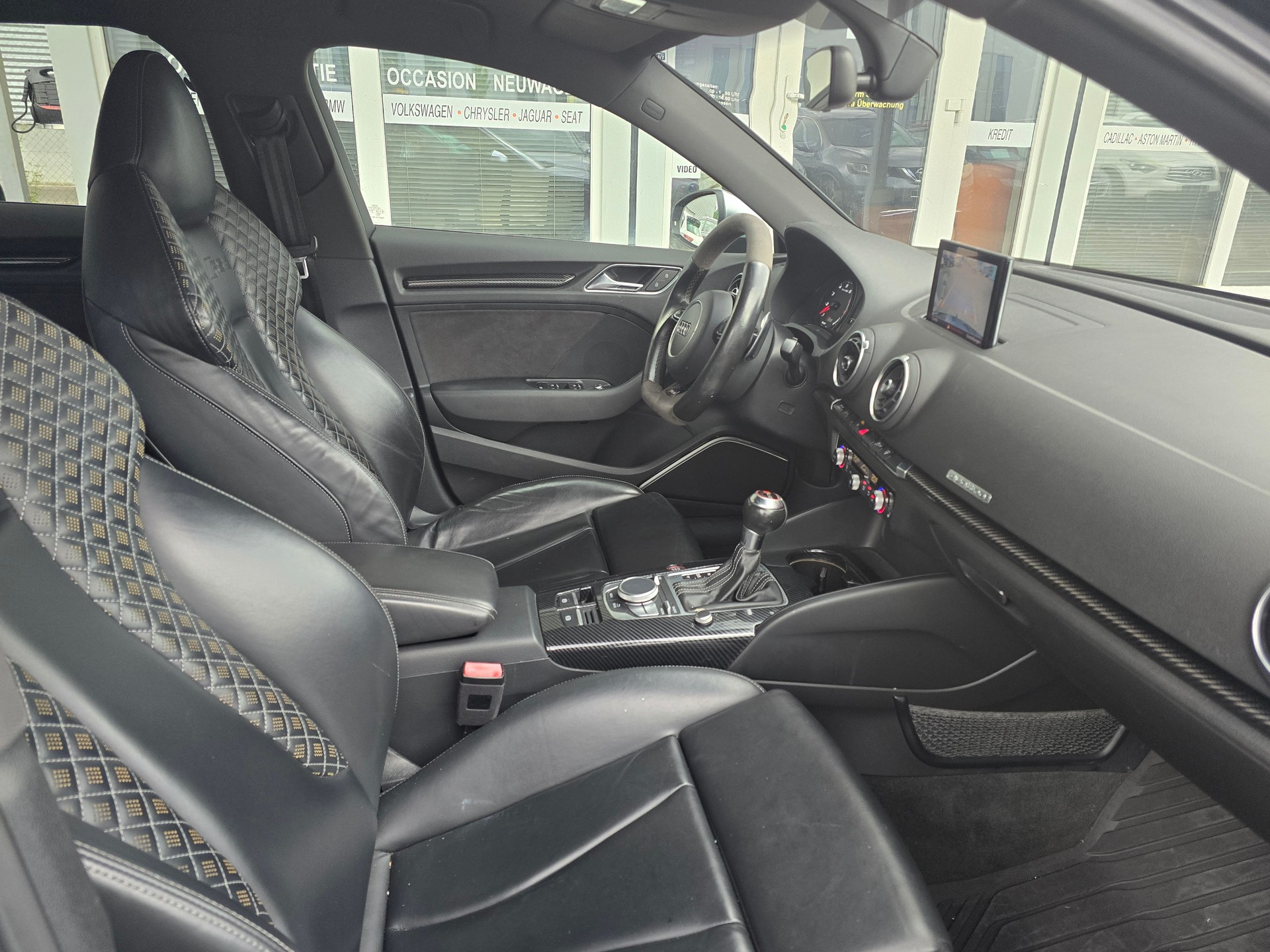 AUDI RS3 2.5 TSI quattro S-tronic-image-12