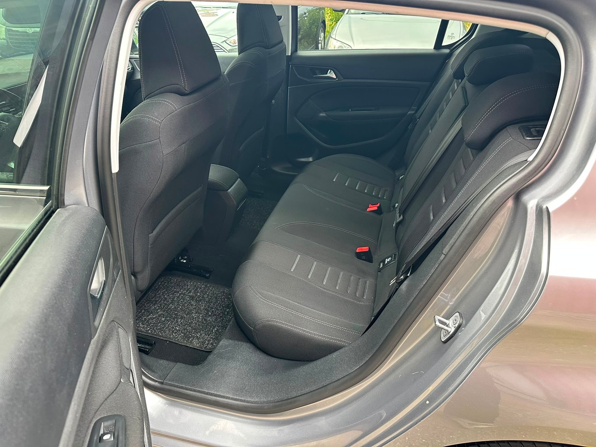PEUGEOT 308 1.6 THP Allure-image-9