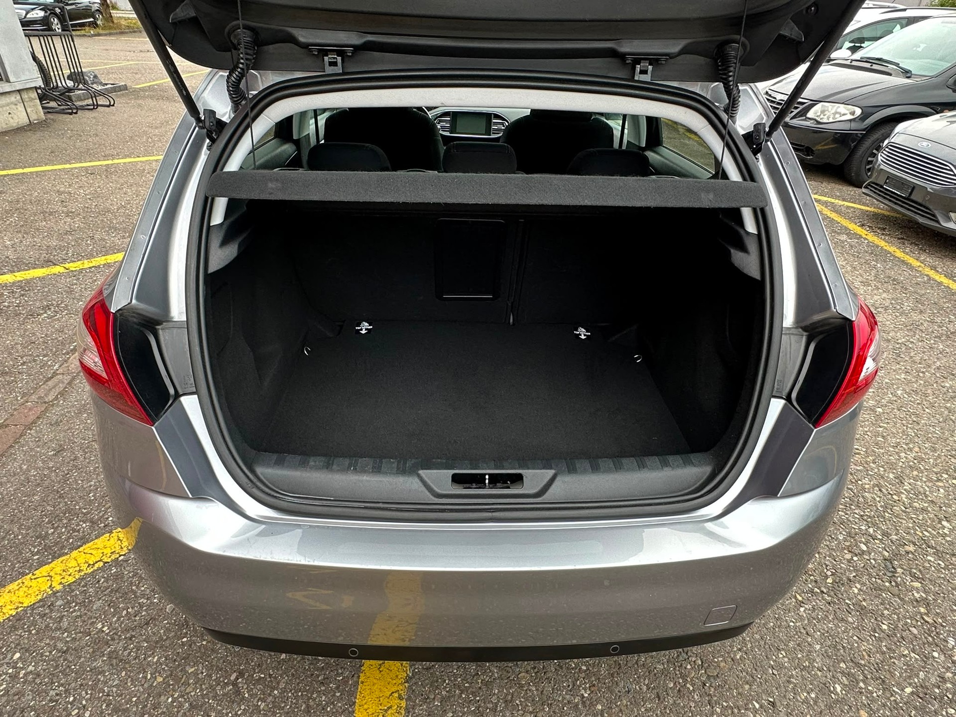 PEUGEOT 308 1.6 THP Allure-image-16