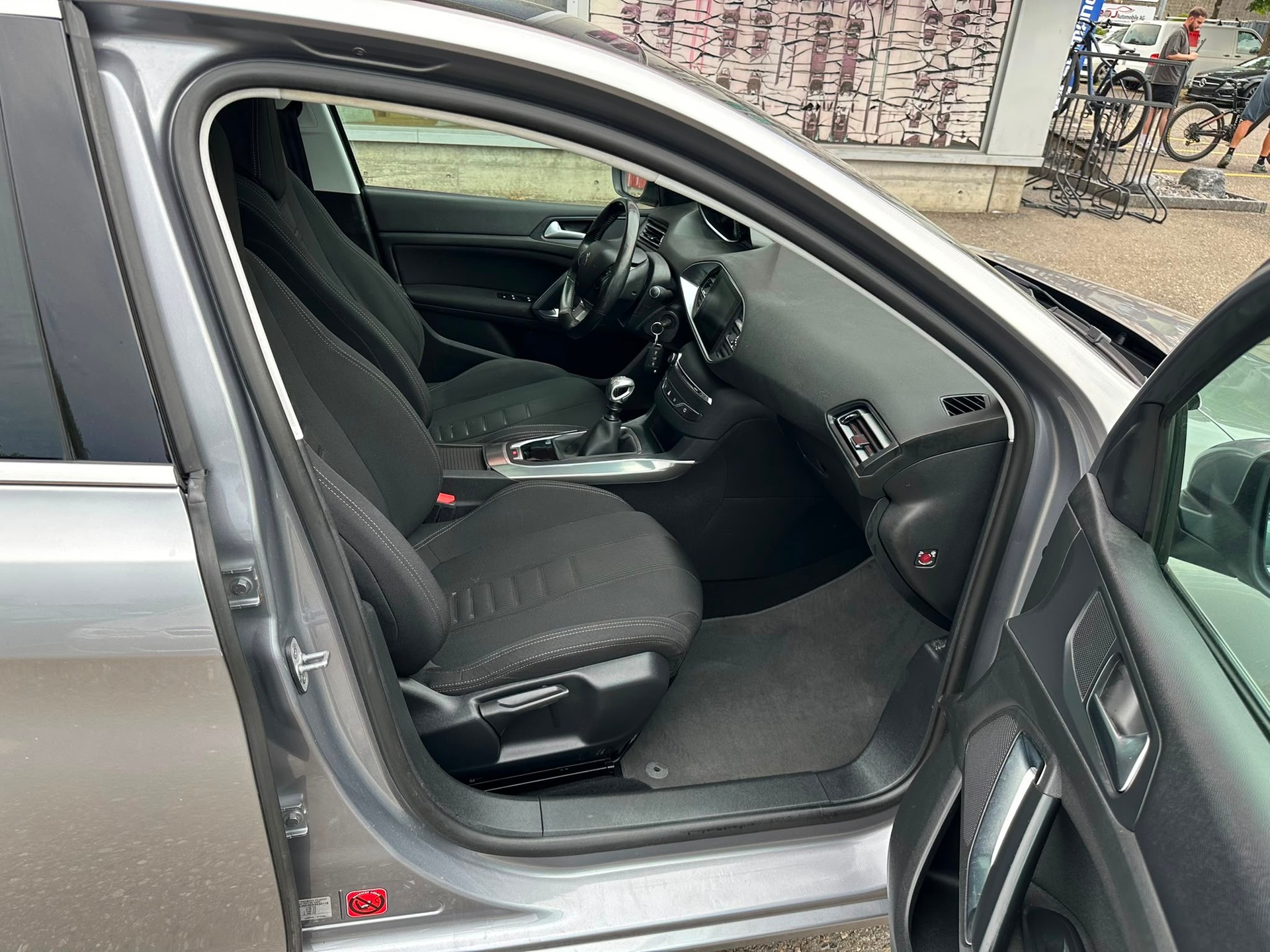 PEUGEOT 308 1.6 THP Allure-image-19