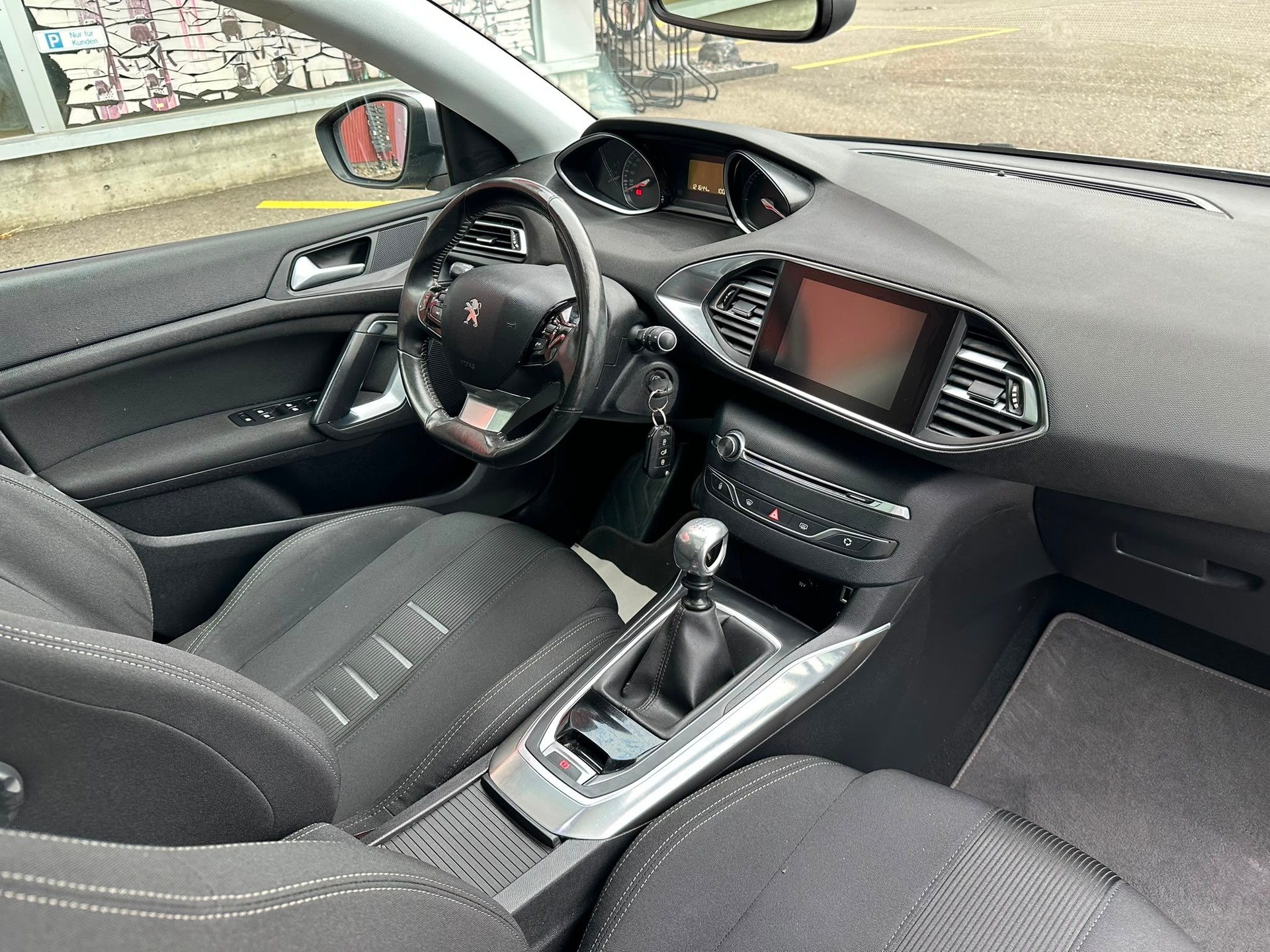 PEUGEOT 308 1.6 THP Allure-image-11