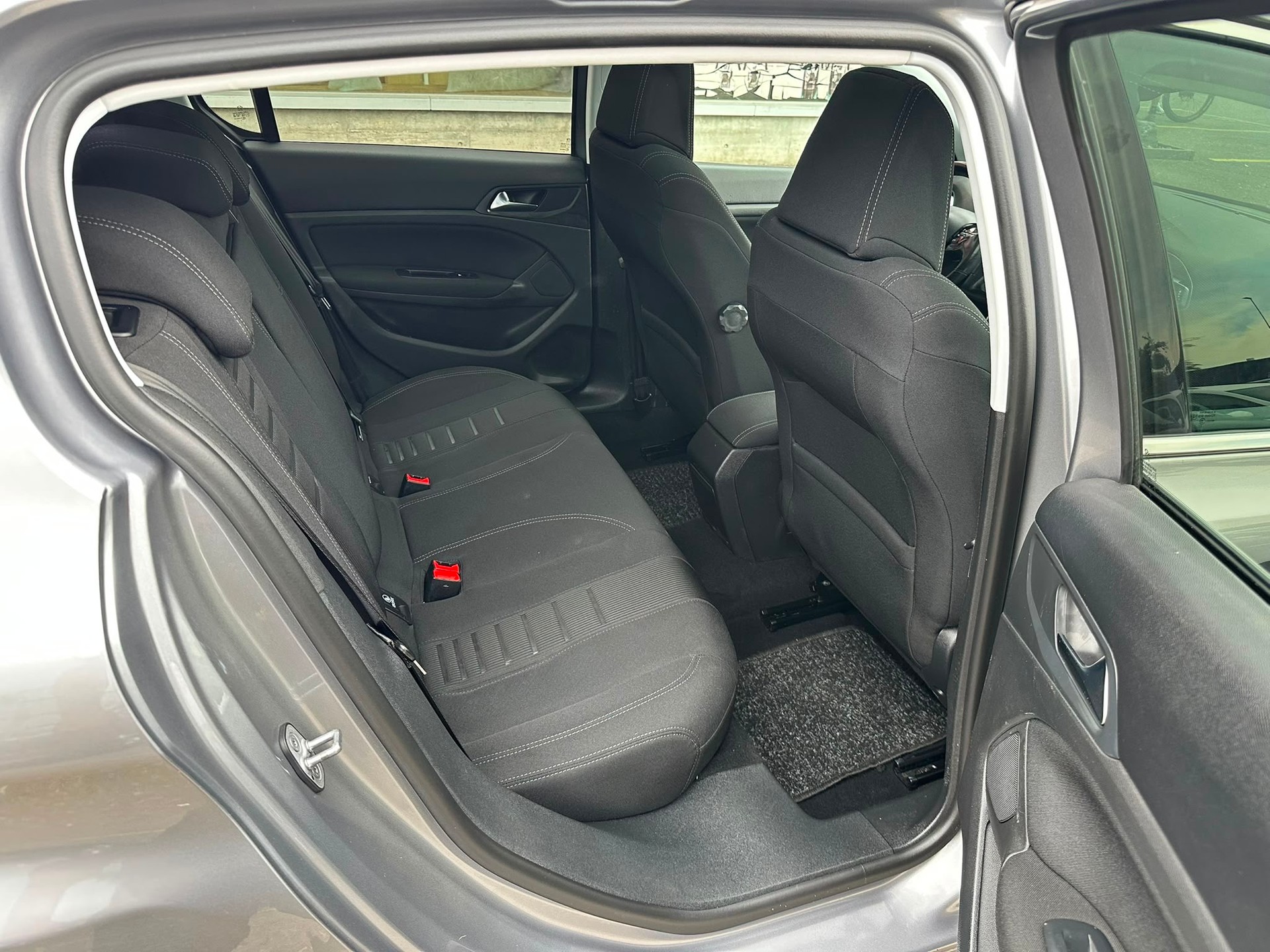 PEUGEOT 308 1.6 THP Allure-image-14