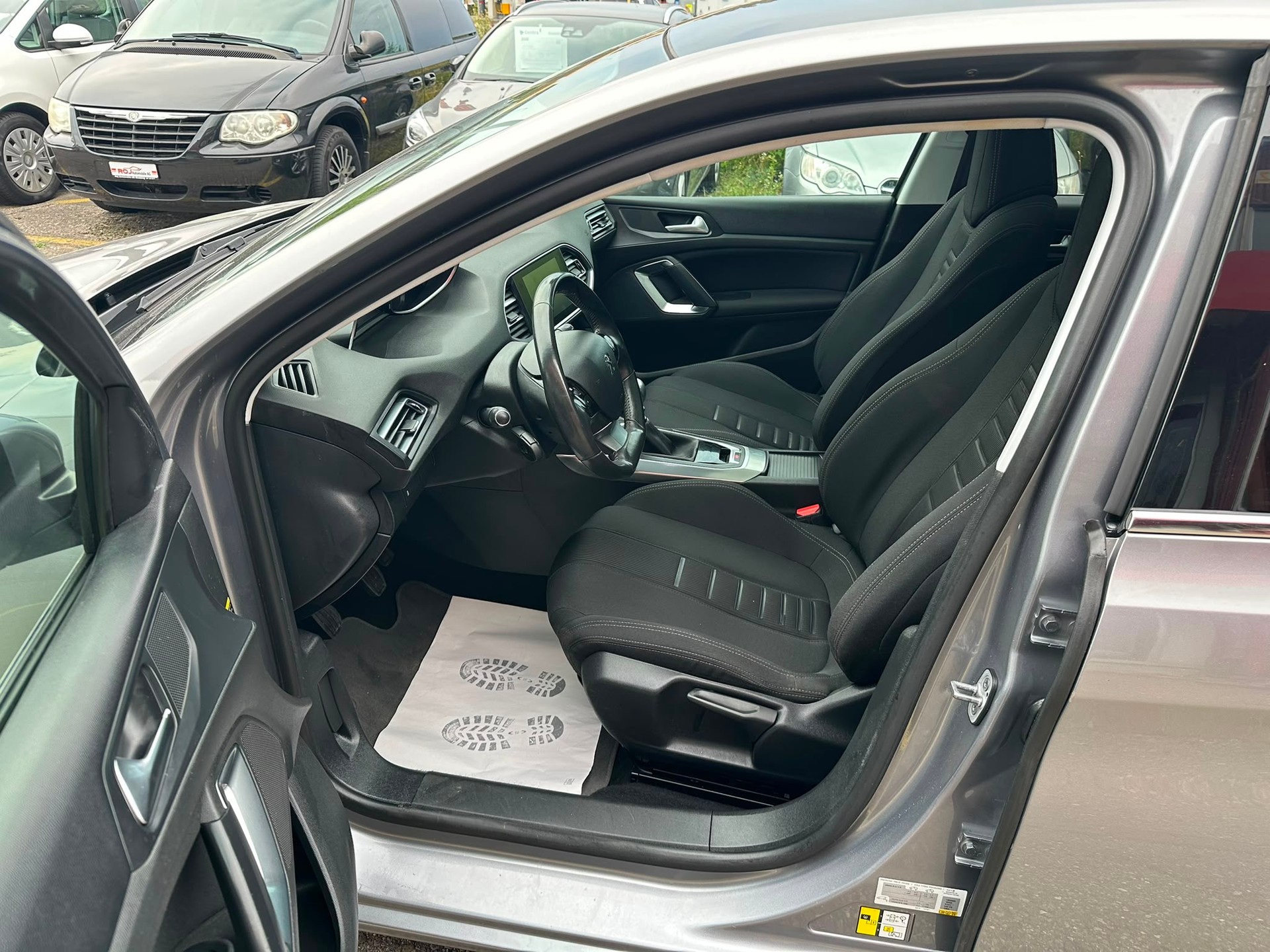 PEUGEOT 308 1.6 THP Allure-image-8