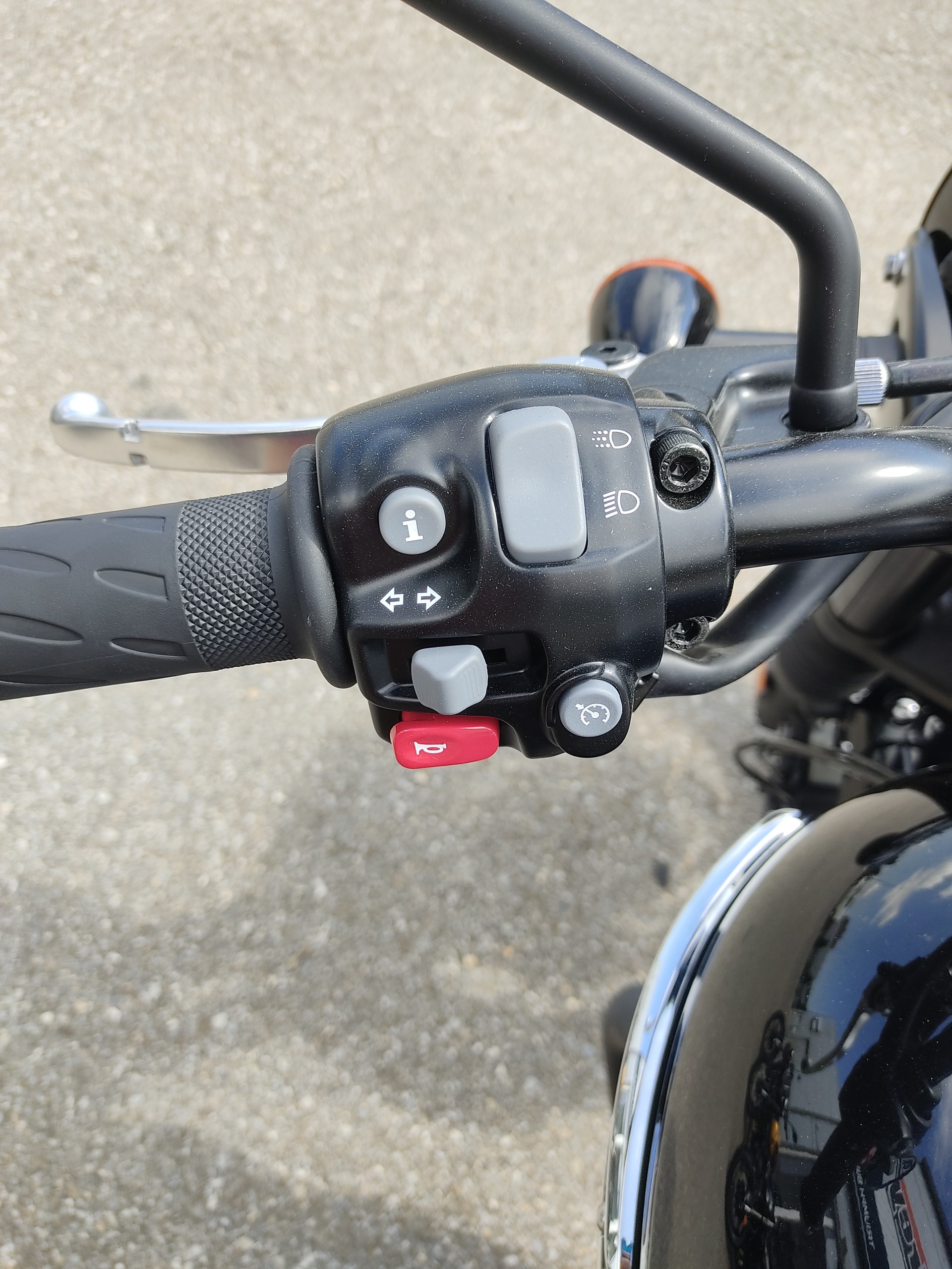 TRIUMPH T120-image-10