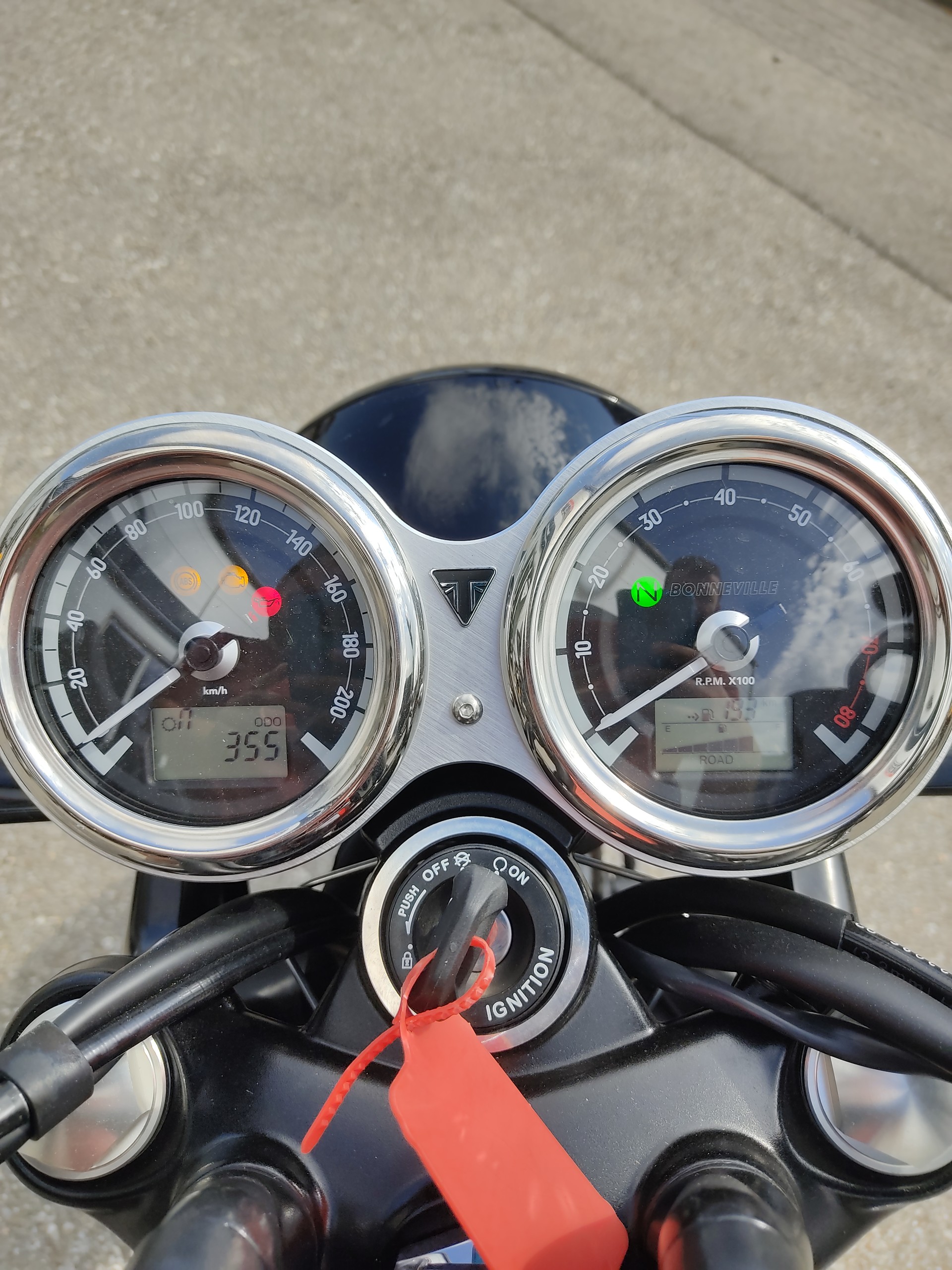 TRIUMPH T120-image-11