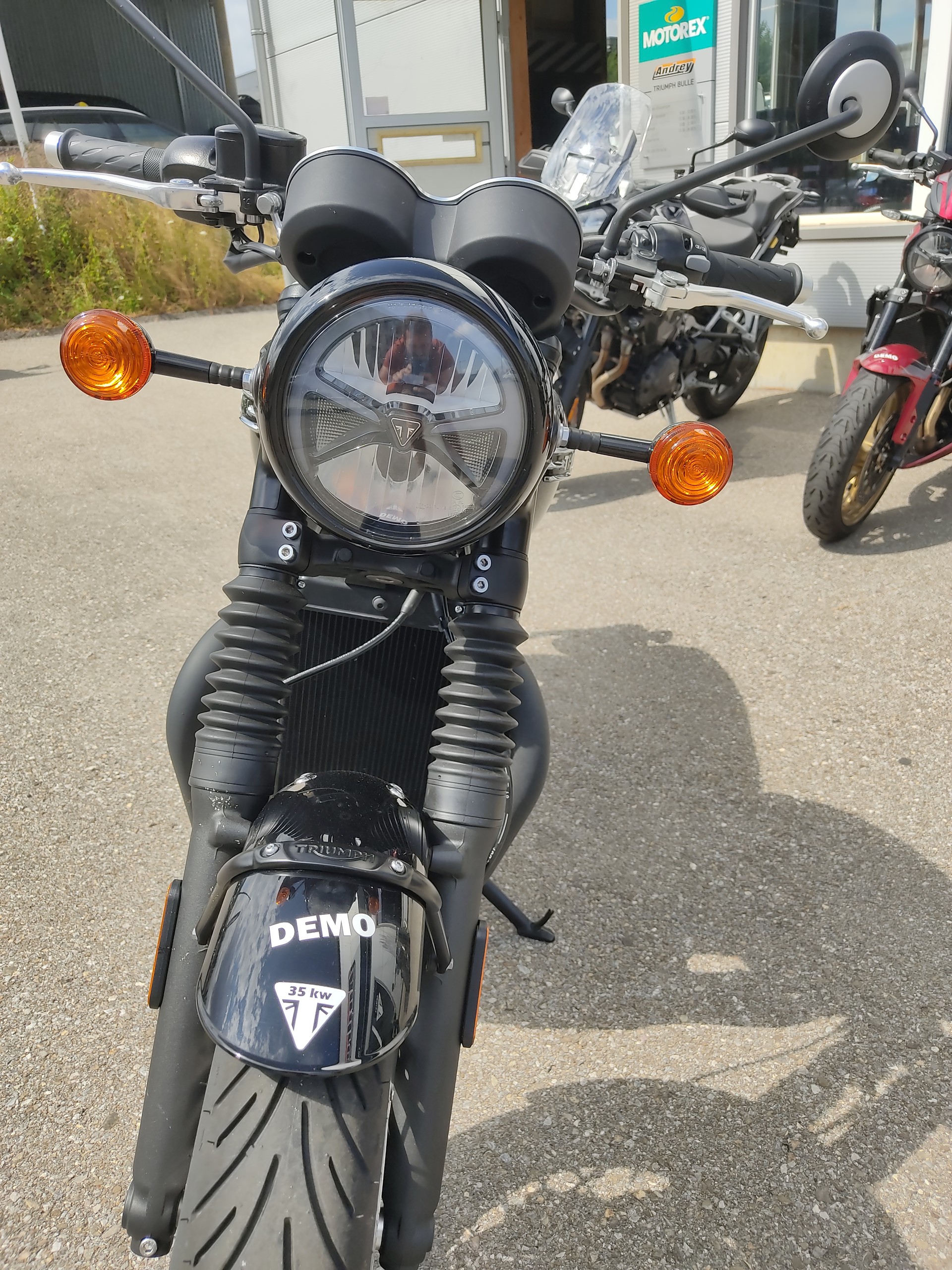 TRIUMPH T120-image-9