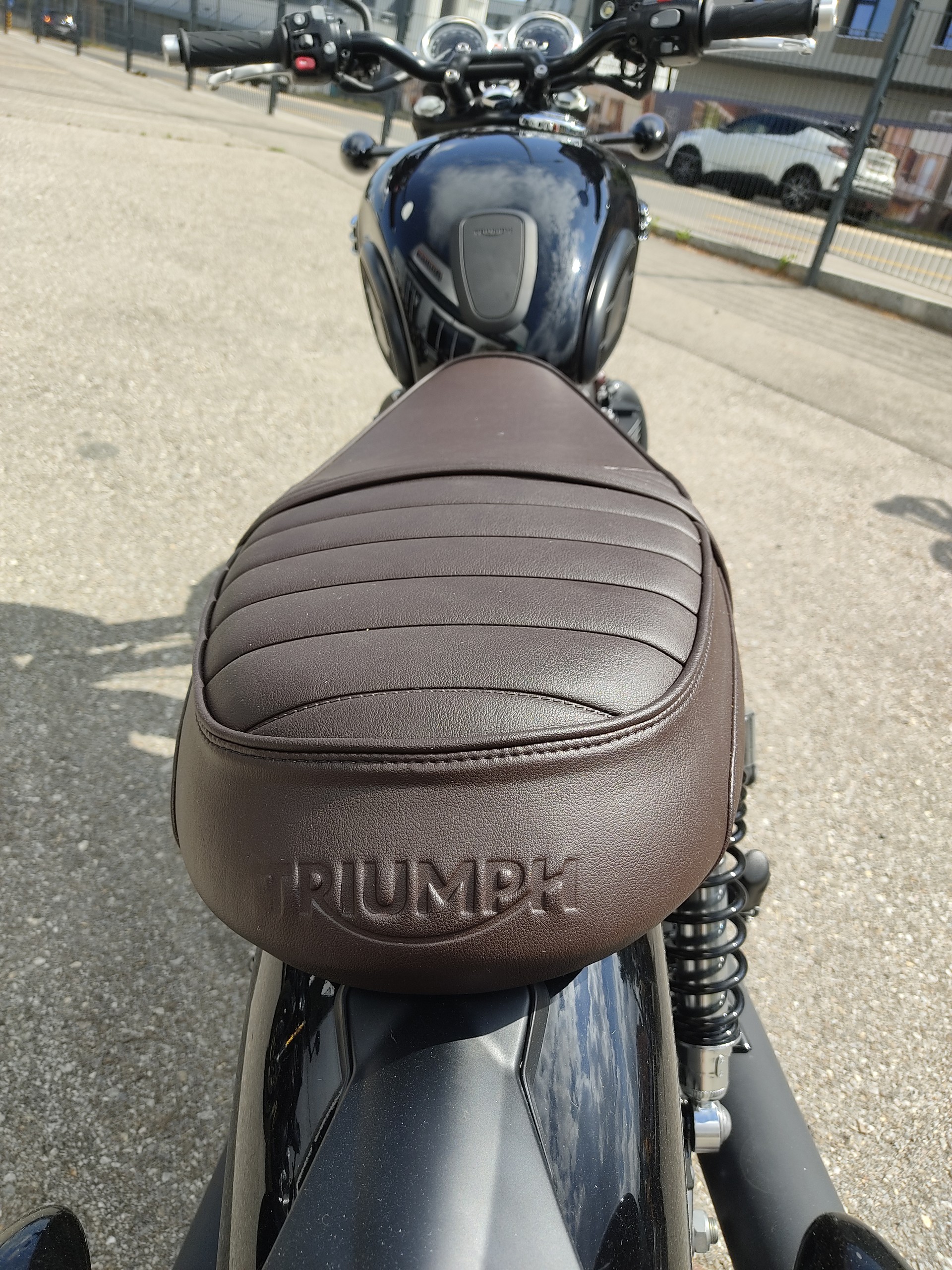 TRIUMPH T120-image-4