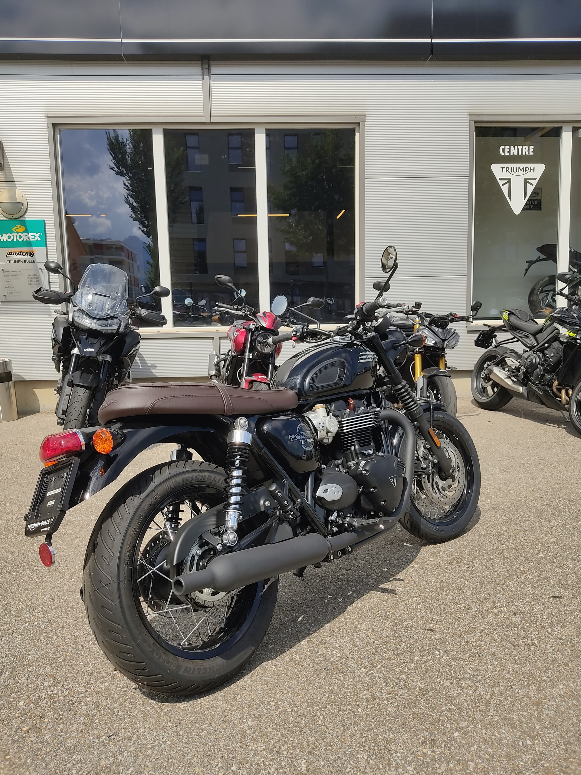 TRIUMPH T120-showroom-element-2