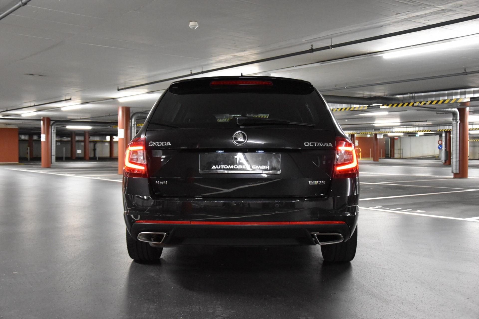 SKODA Octavia Combi 2.0 TDI RS 4x4 DSG-image-5