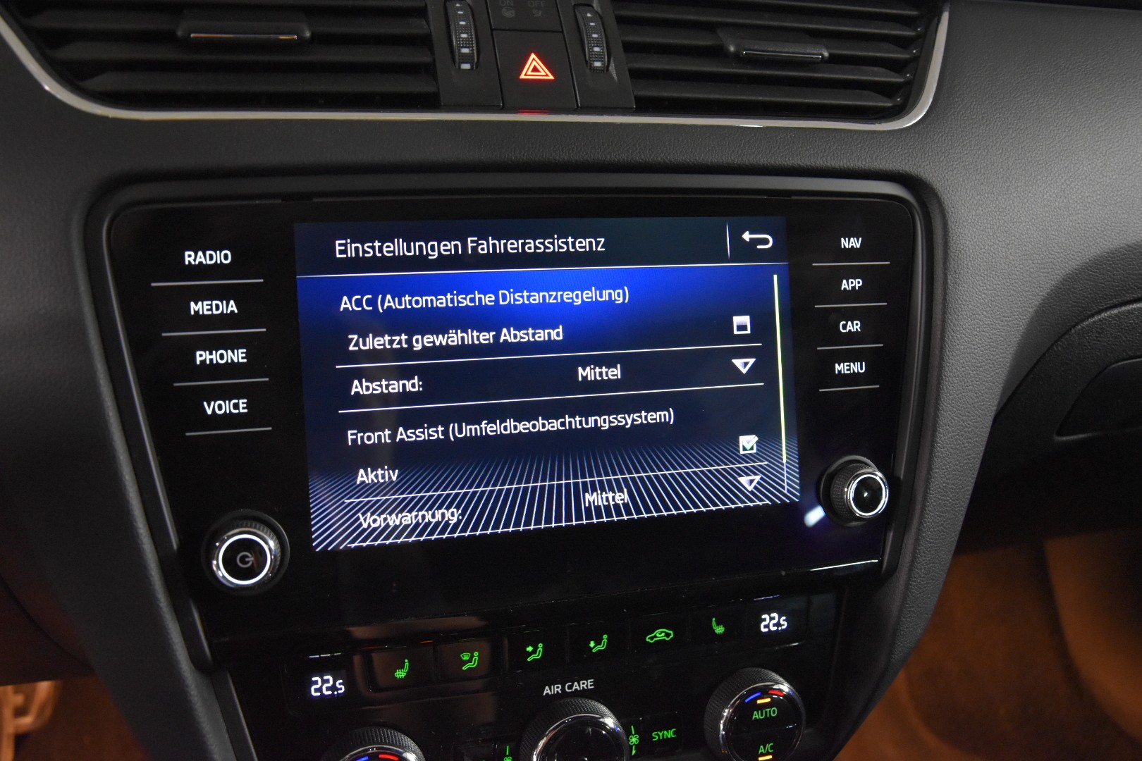 SKODA Octavia Combi 2.0 TDI RS 4x4 DSG-image-17