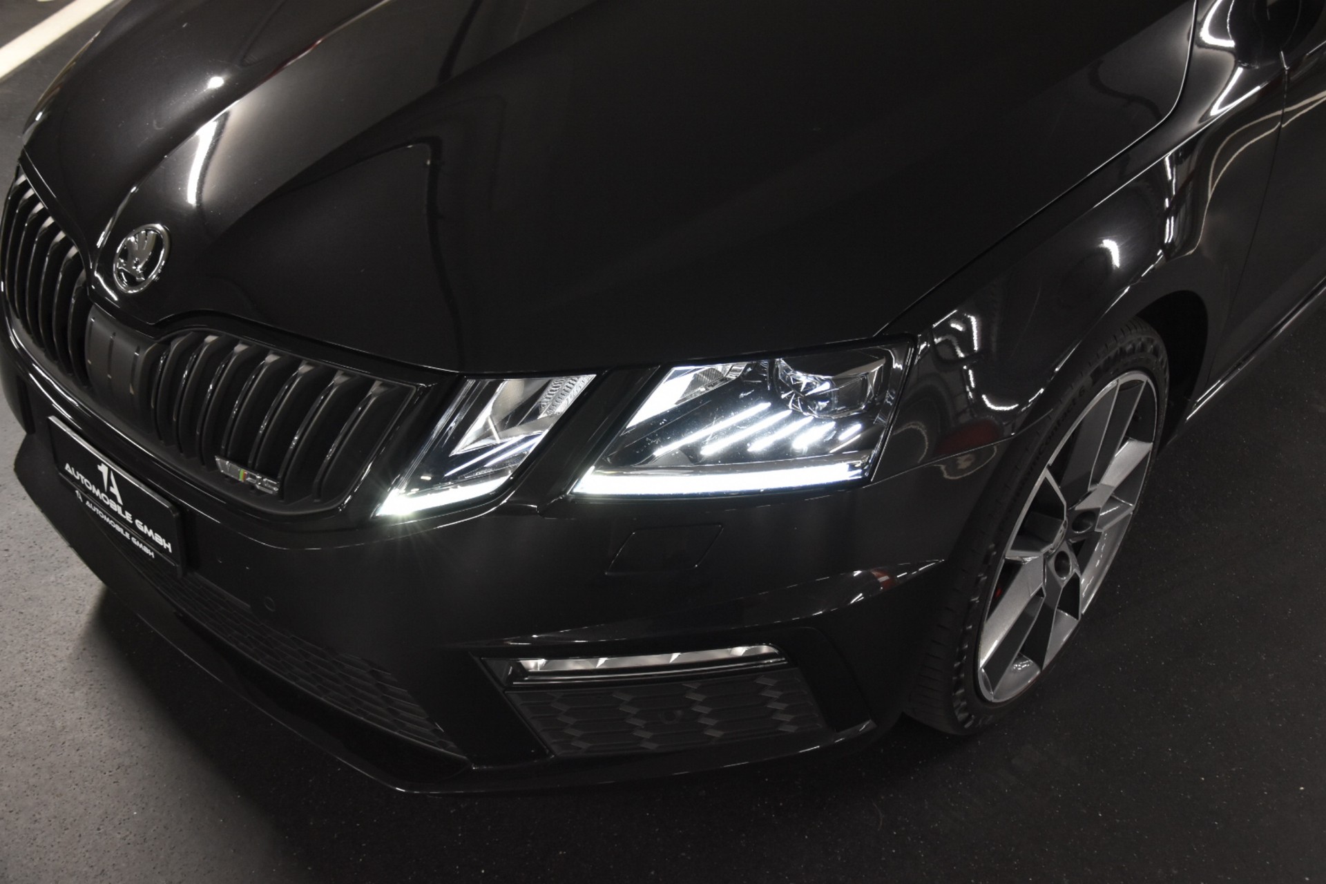 SKODA Octavia Combi 2.0 TDI RS 4x4 DSG-showroom-element-1