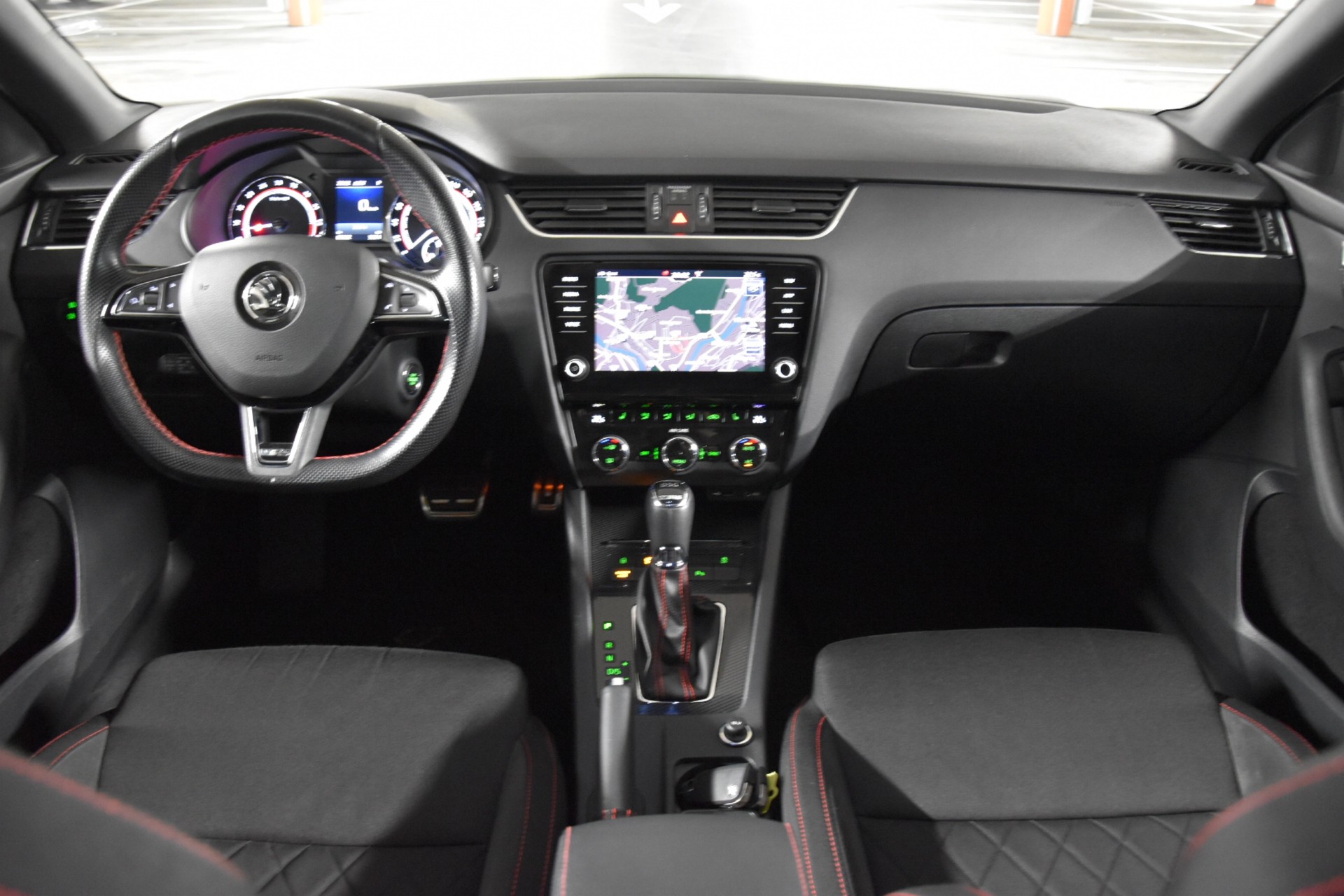 SKODA Octavia Combi 2.0 TDI RS 4x4 DSG-image-9