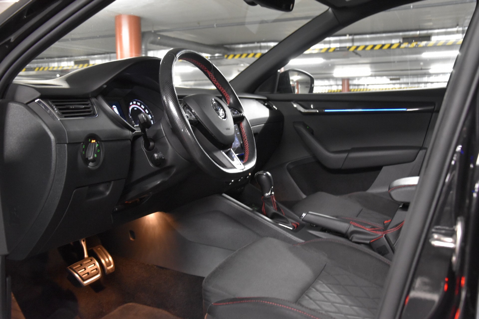 SKODA Octavia Combi 2.0 TDI RS 4x4 DSG-image-21