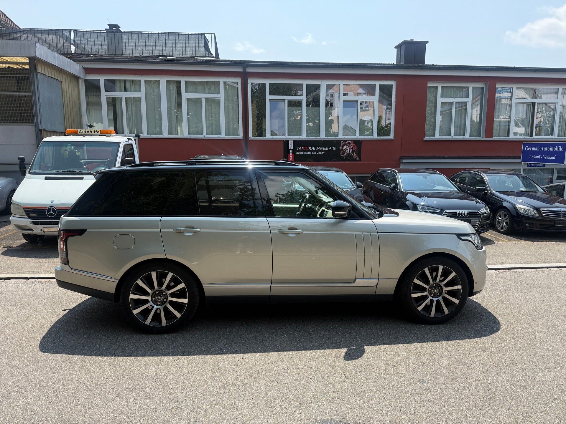 LAND ROVER Range Rover 3.0 TDV6 Vogue Automatic-image-4