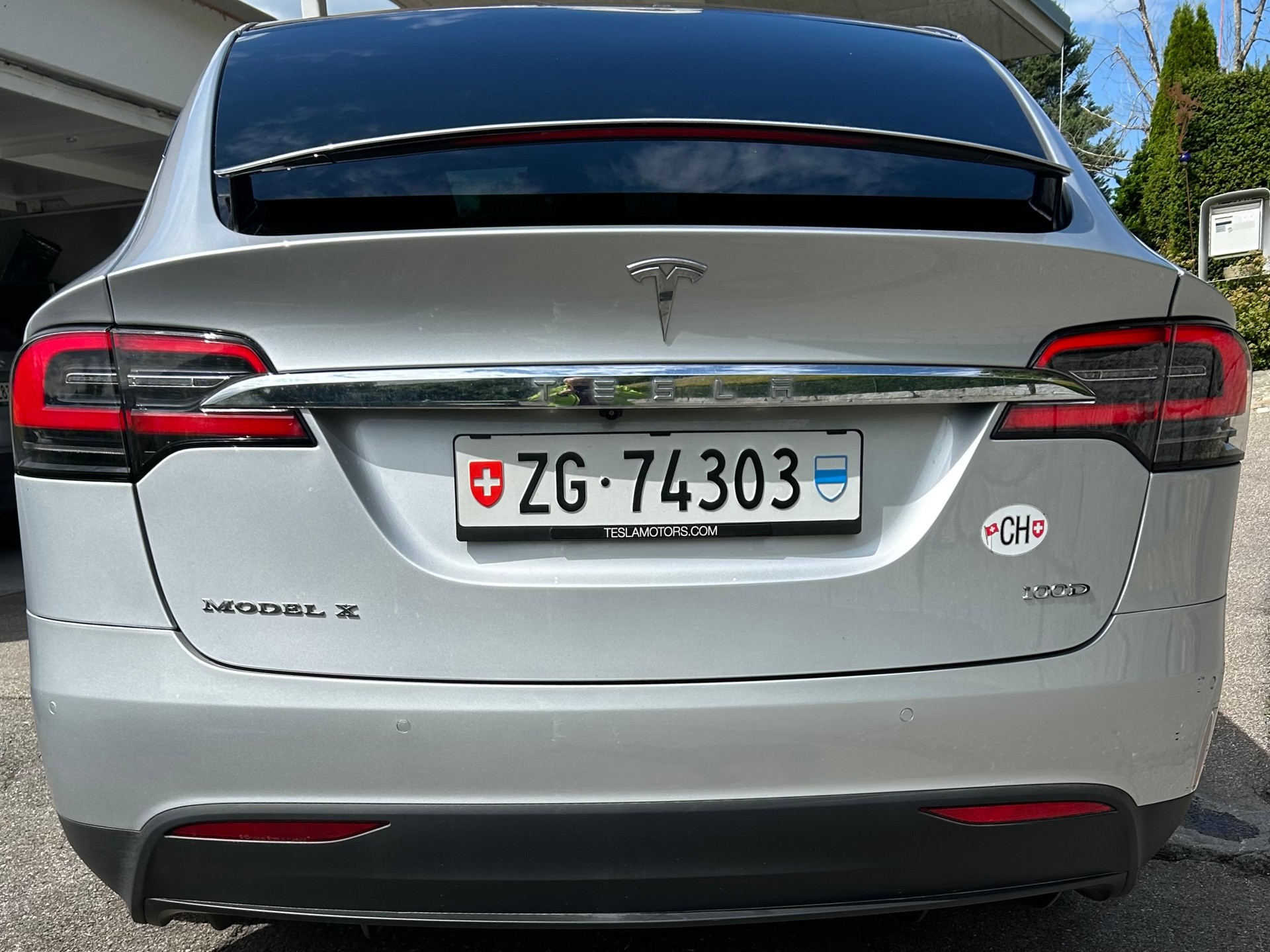 TESLA 100 D-image-0