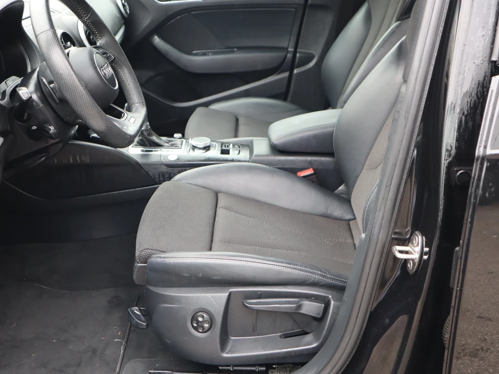 AUDI A3 Sportback 40 TDI Sport Attraction quattro S-tronic ** 184 PS ** Teil-Leder ** Navi ** Kamera ** Totwinkel-Assist **-image-9