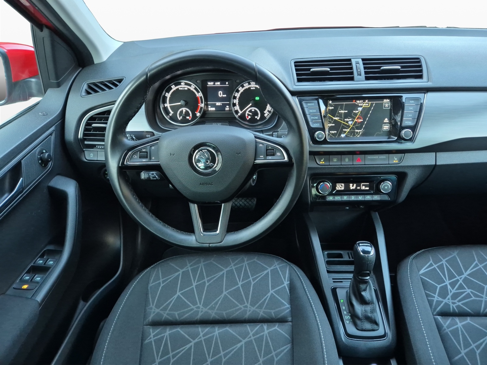 SKODA Fabia 1.0 TSI Clever DSG-image-9