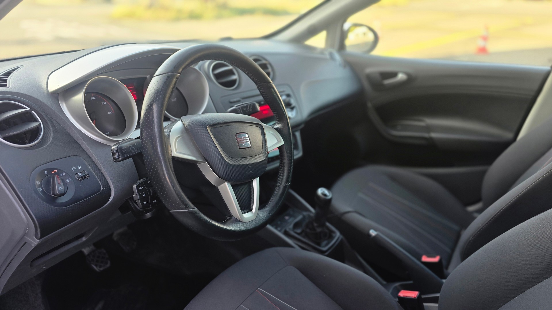 SEAT Ibiza SC 1.2 TSI Style-image-6