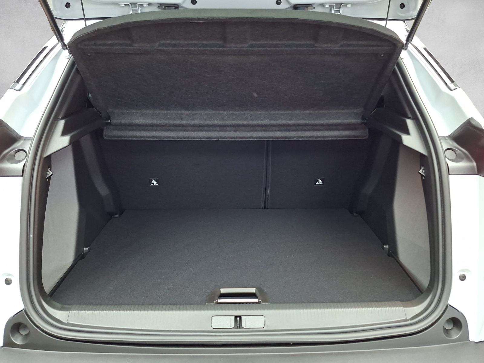 PEUGEOT 2008 e-GT 54kWh-image-14