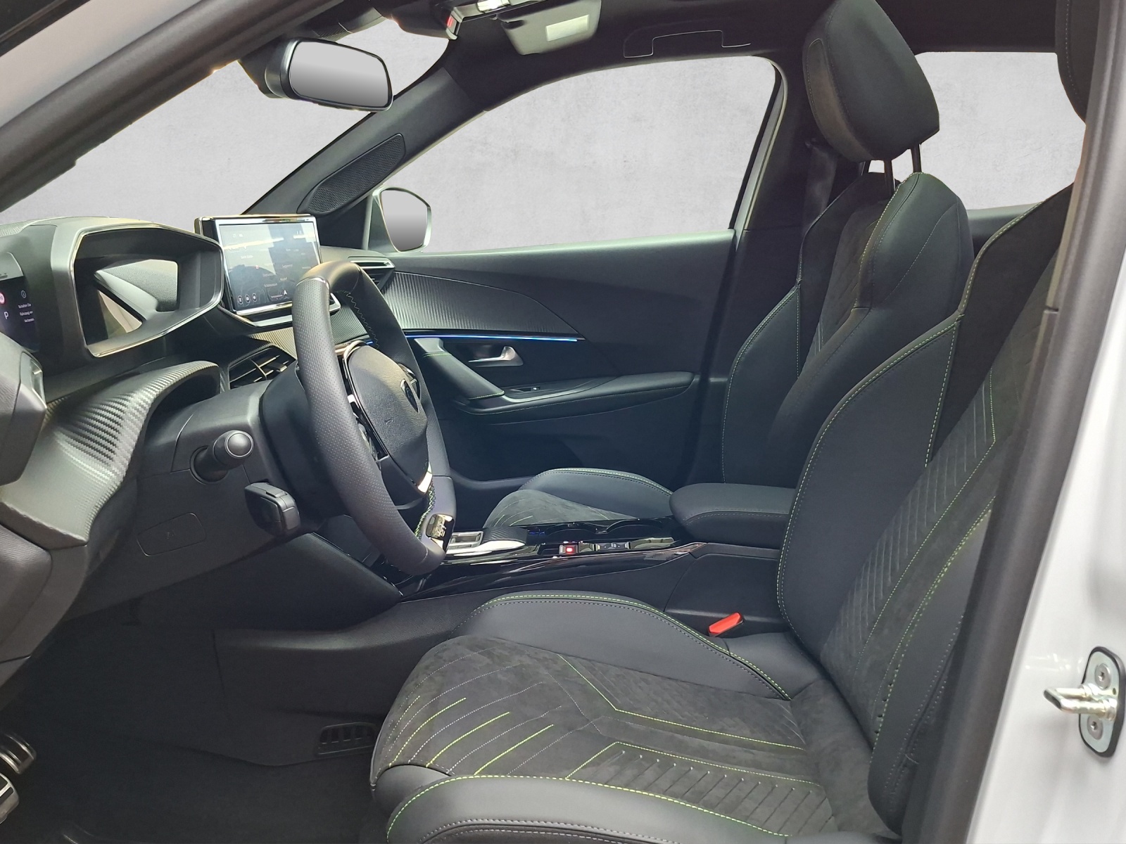 PEUGEOT 2008 e-GT 54kWh-image-10