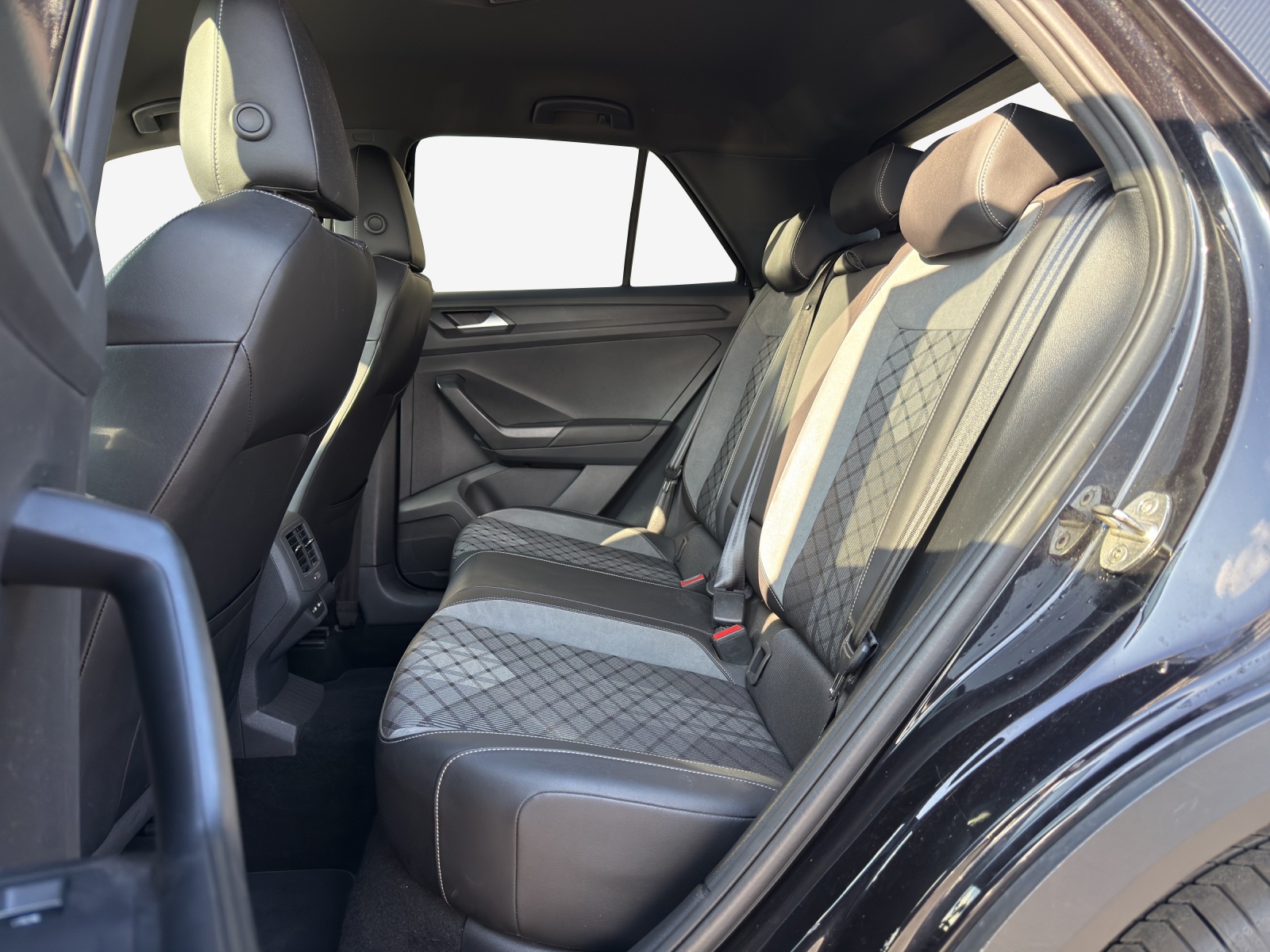VW T-Roc 2.0 TSI R-Line DSG 4Motion-image-11