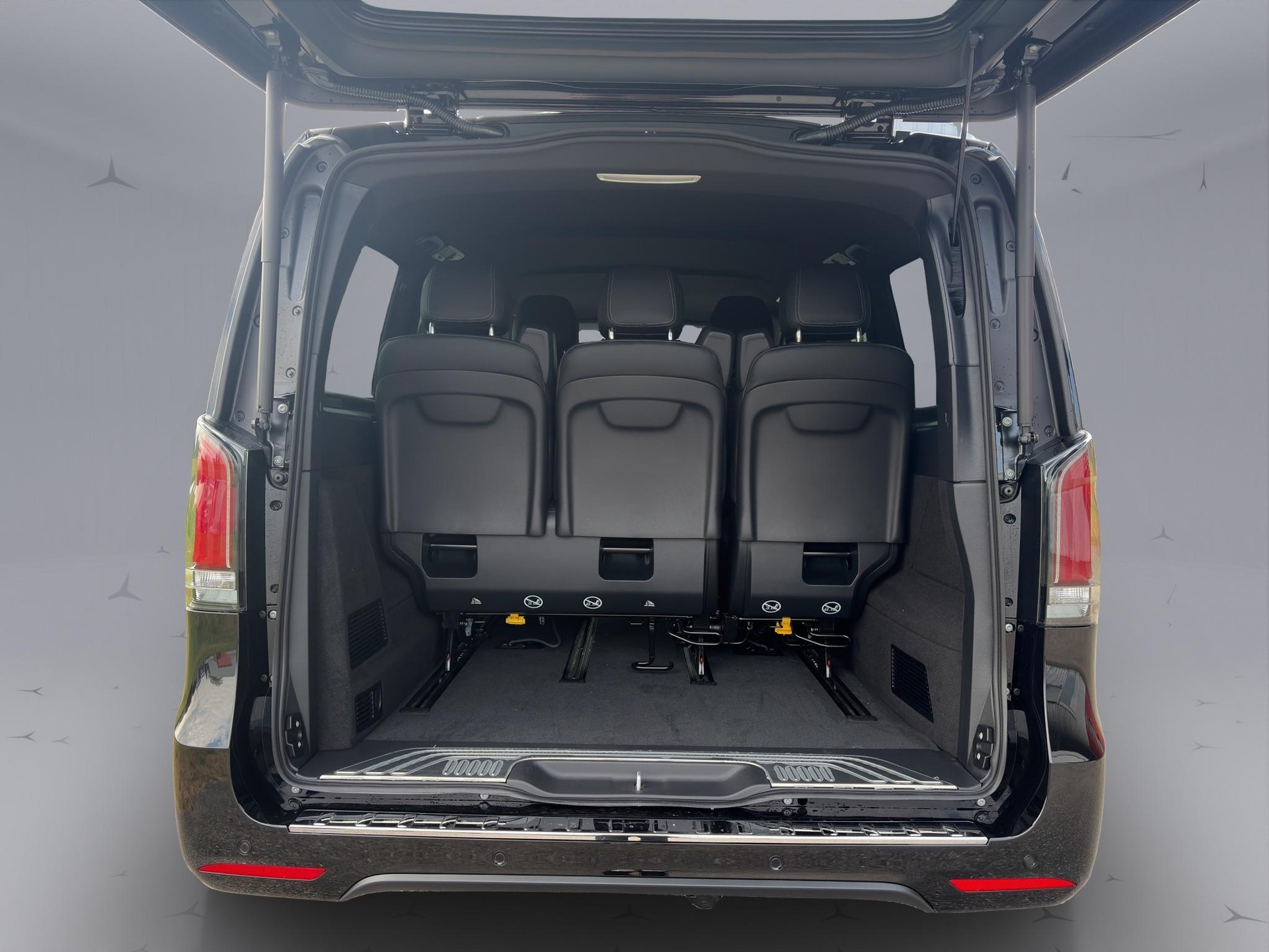MERCEDES-BENZ V 300 d Swiss Ed. lang 4matic Van-image-18