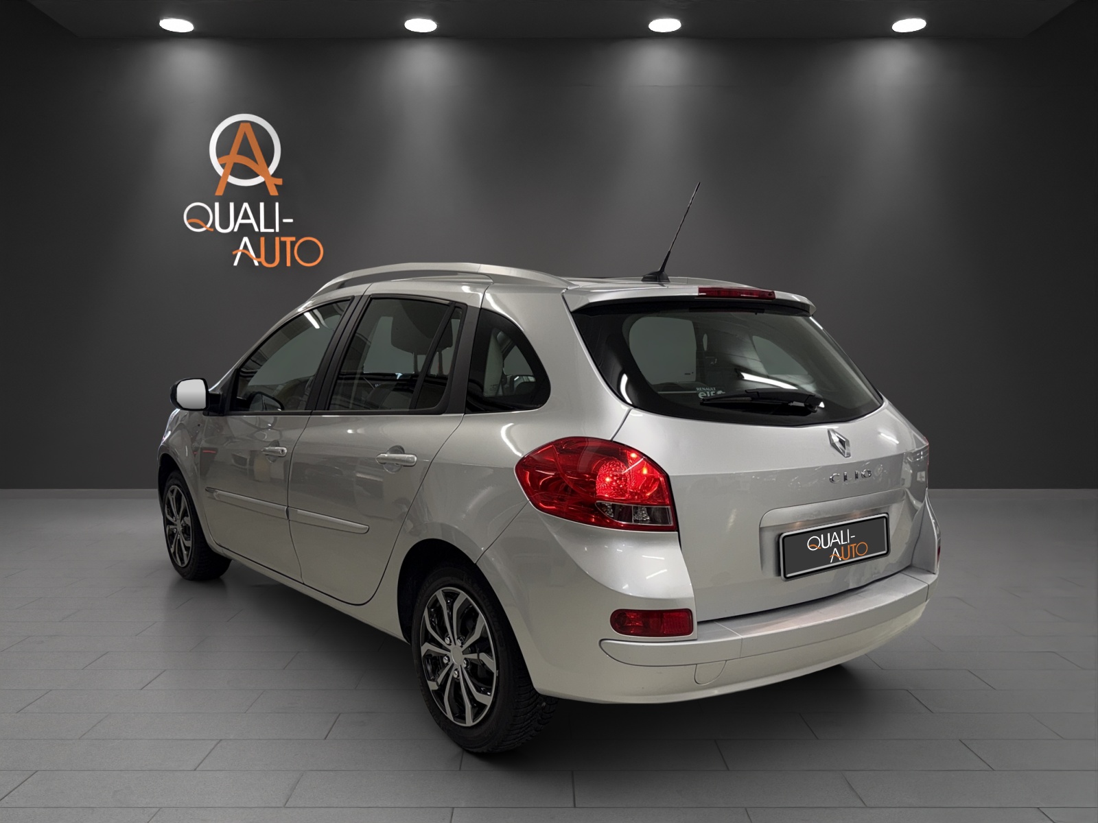 RENAULT Clio Grandtour 1.6 16V Night&Day Automatic-image-3