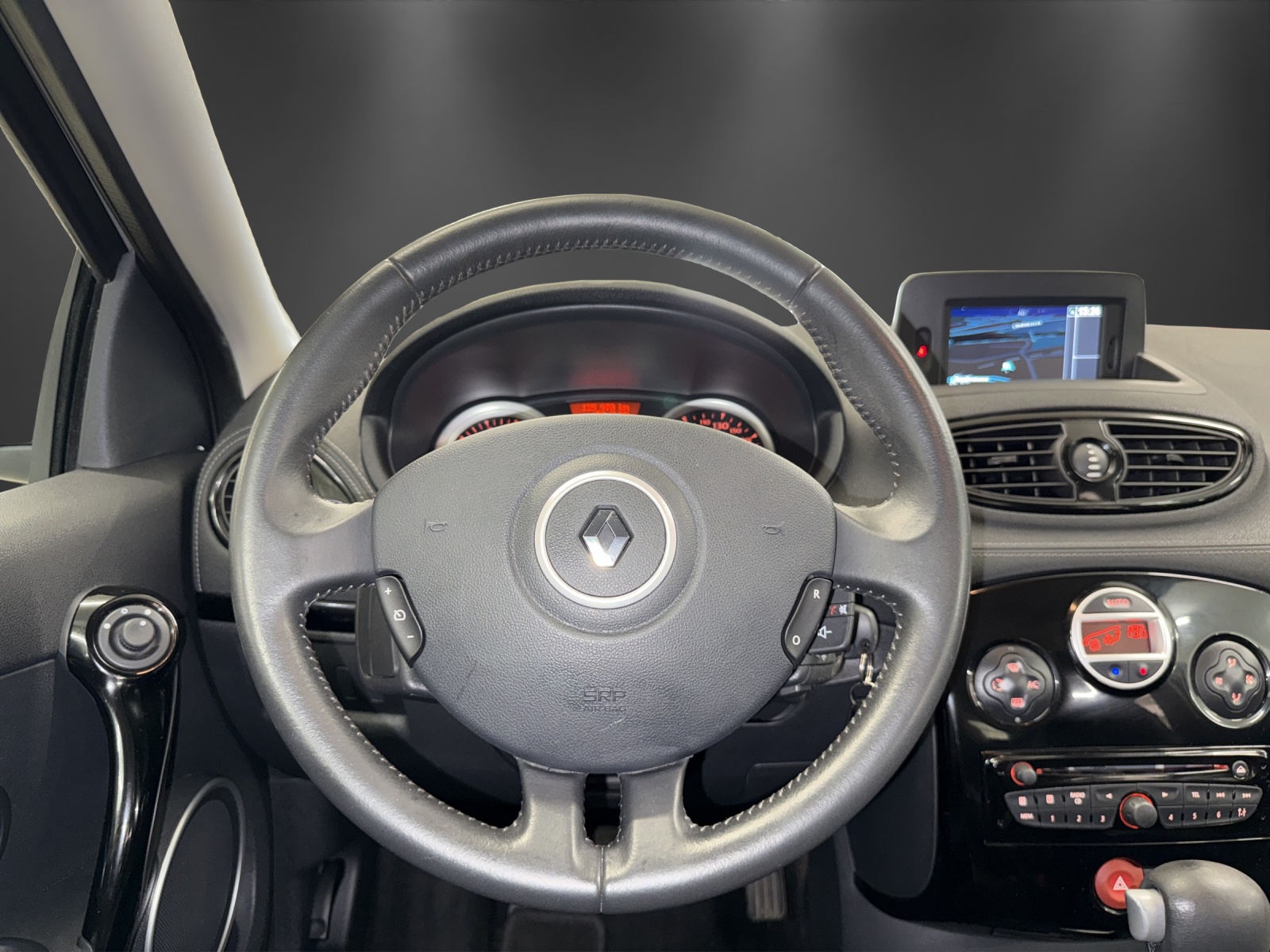 RENAULT Clio Grandtour 1.6 16V Night&Day Automatic-image-11