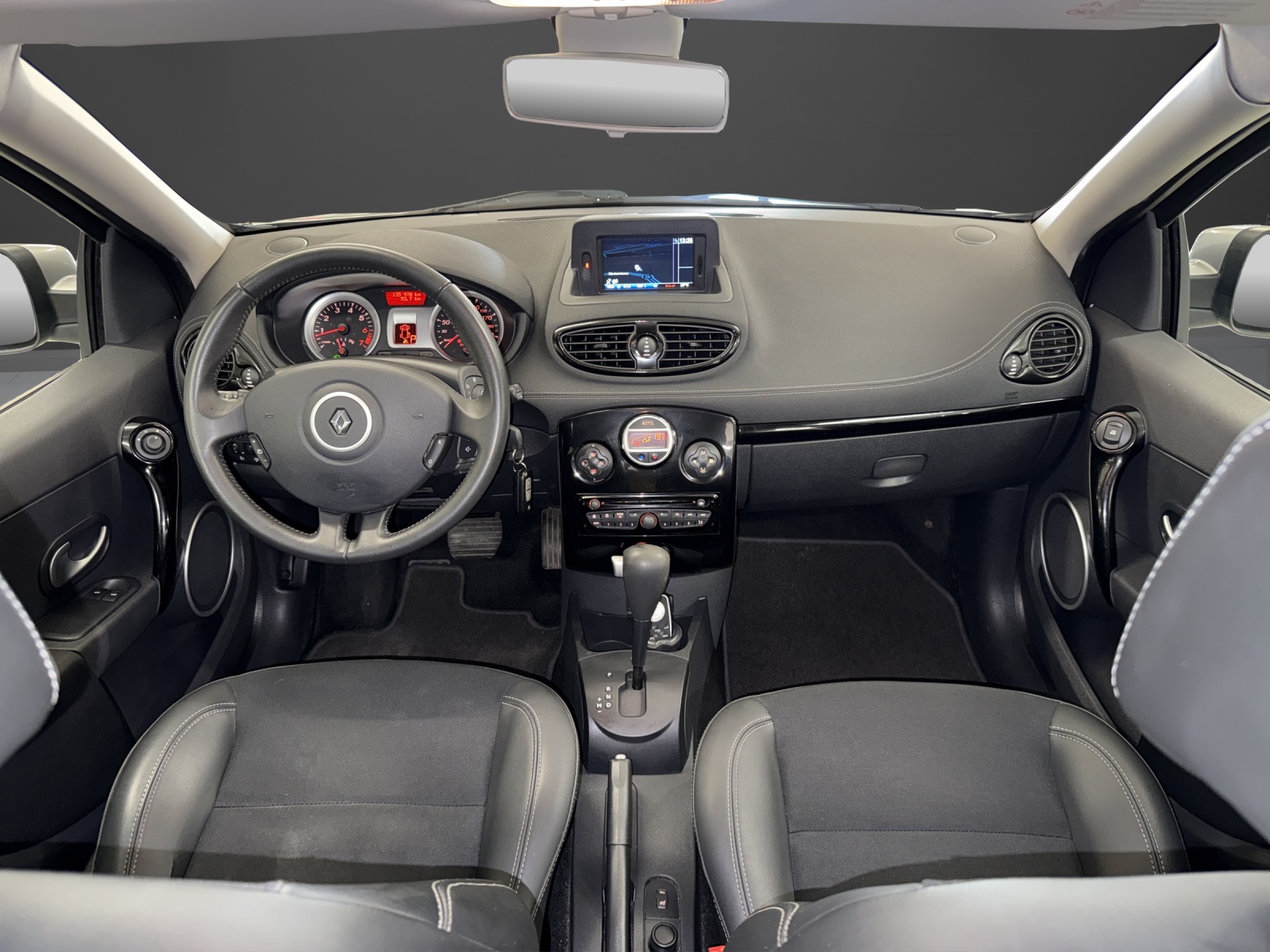 RENAULT Clio Grandtour 1.6 16V Night&Day Automatic-image-8
