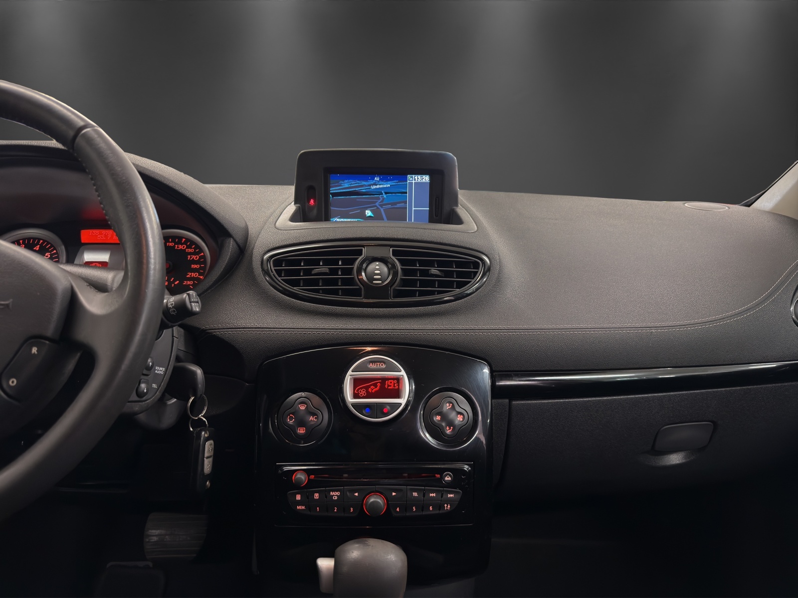 RENAULT Clio Grandtour 1.6 16V Night&Day Automatic-image-10