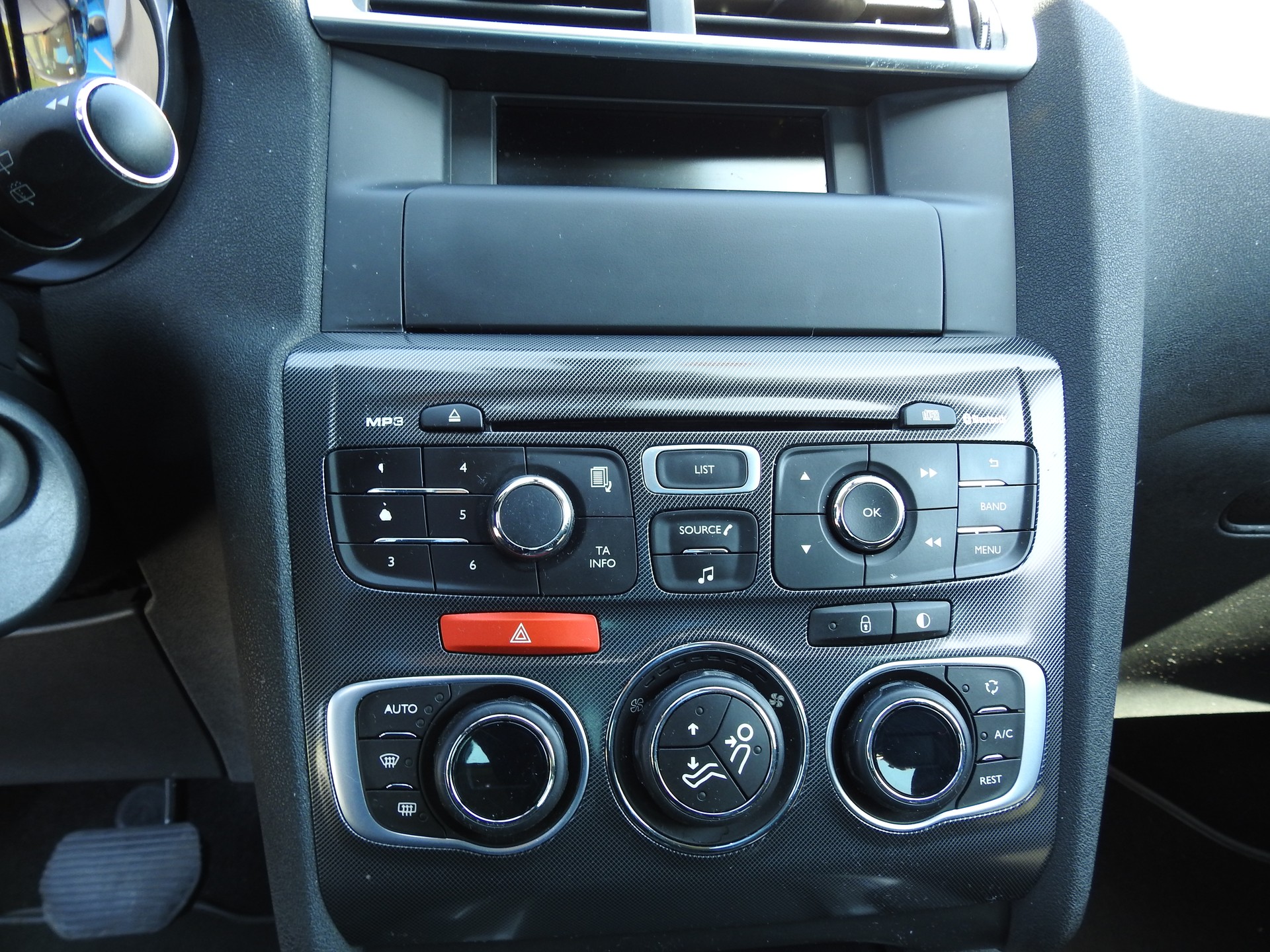 CITROEN Berline 1.6 e-HDi SST Exklusive-image-20