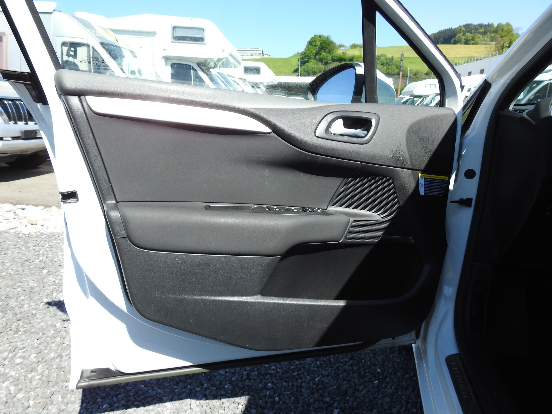 CITROEN Berline 1.6 e-HDi SST Exklusive-image-9