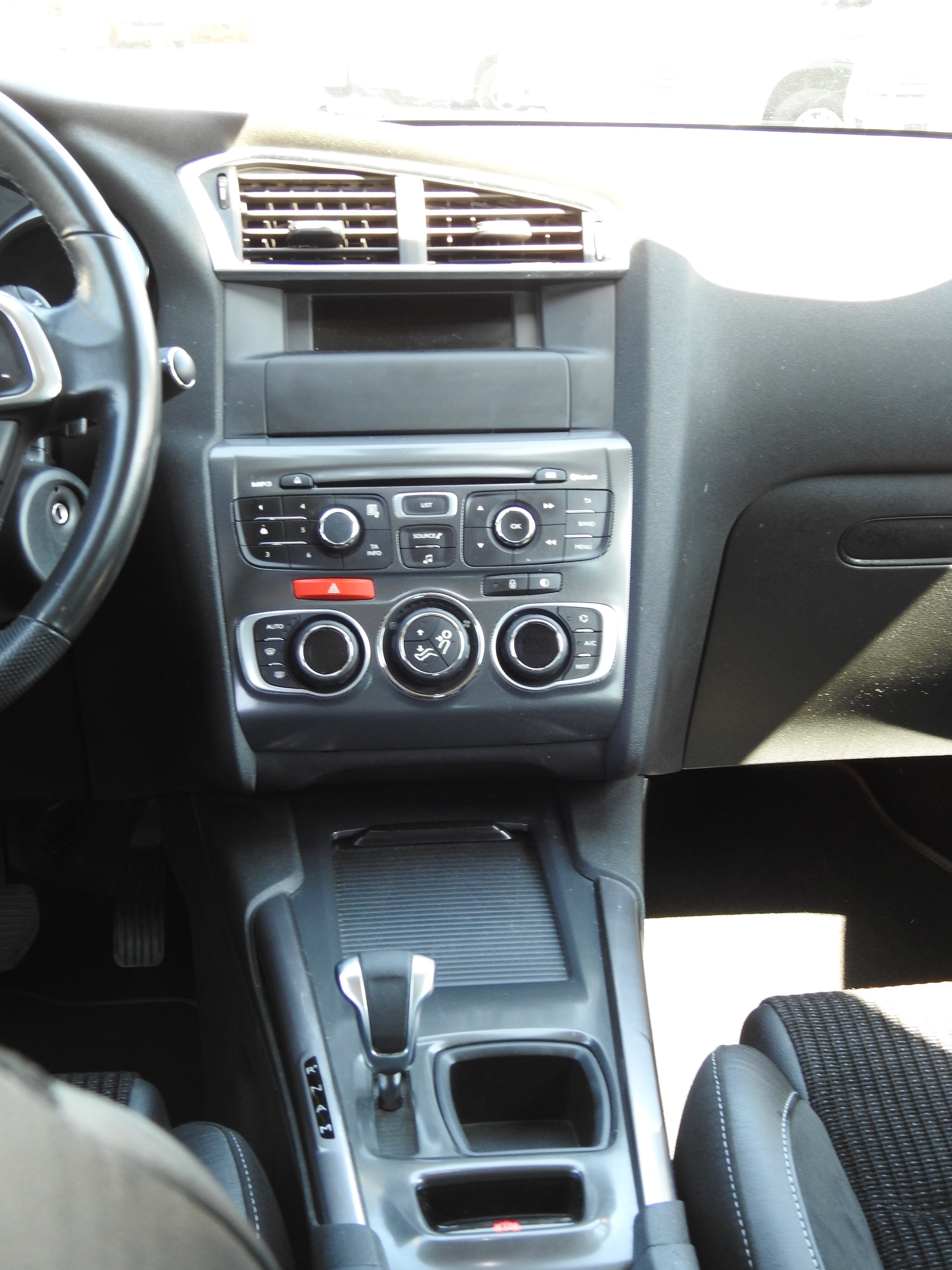 CITROEN Berline 1.6 e-HDi SST Exklusive-image-16