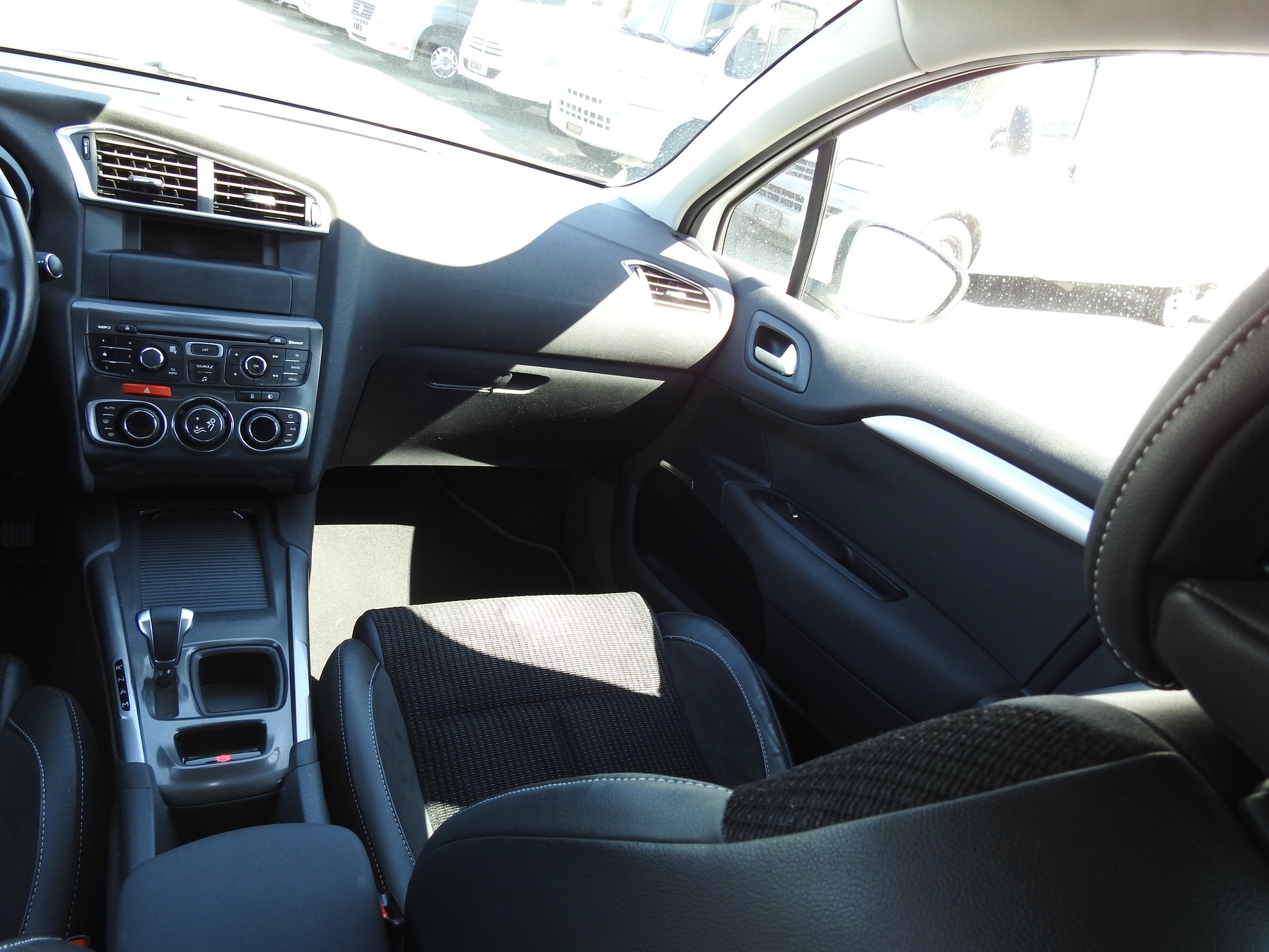 CITROEN Berline 1.6 e-HDi SST Exklusive-image-17