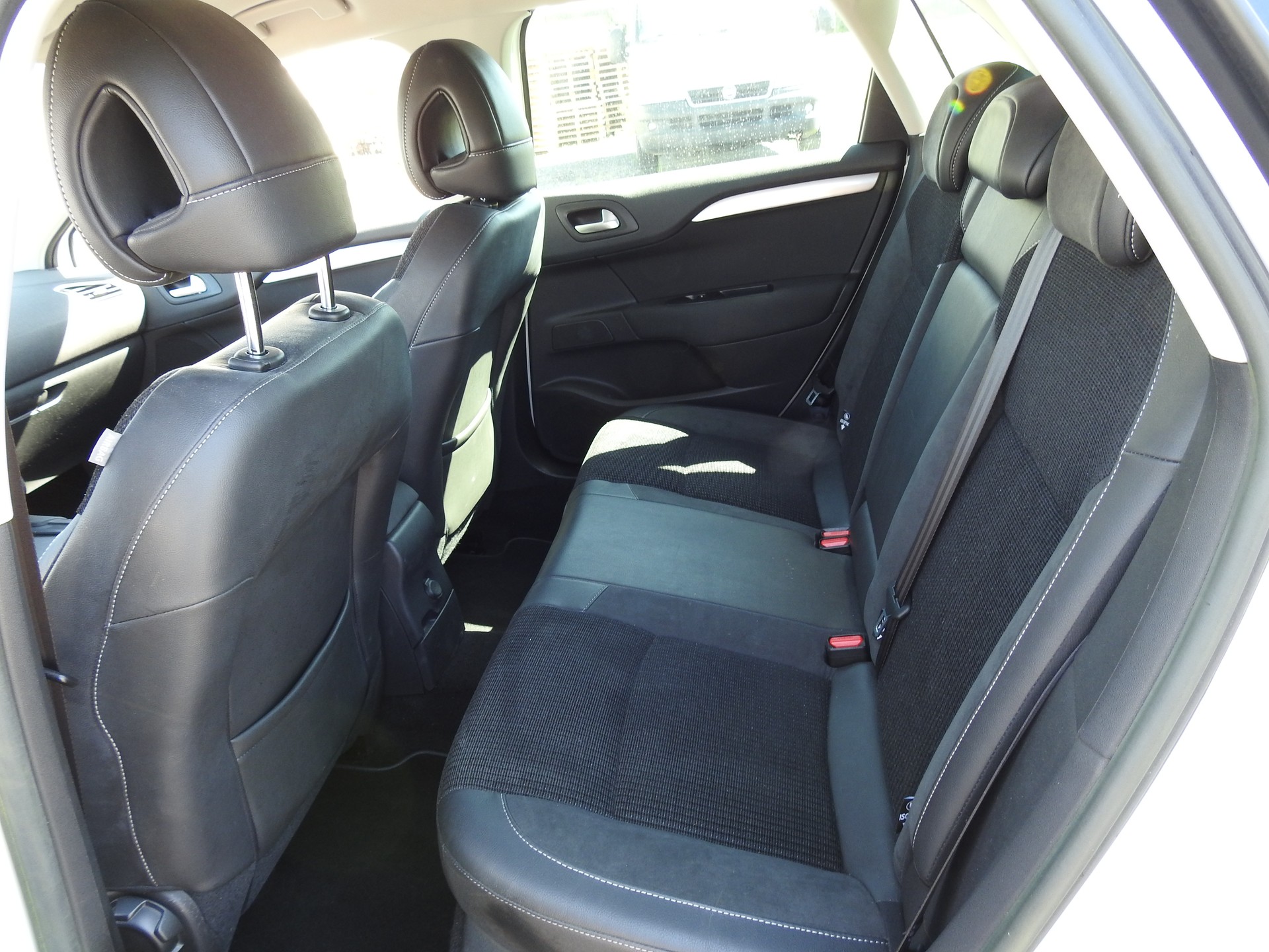 CITROEN Berline 1.6 e-HDi SST Exklusive-image-13