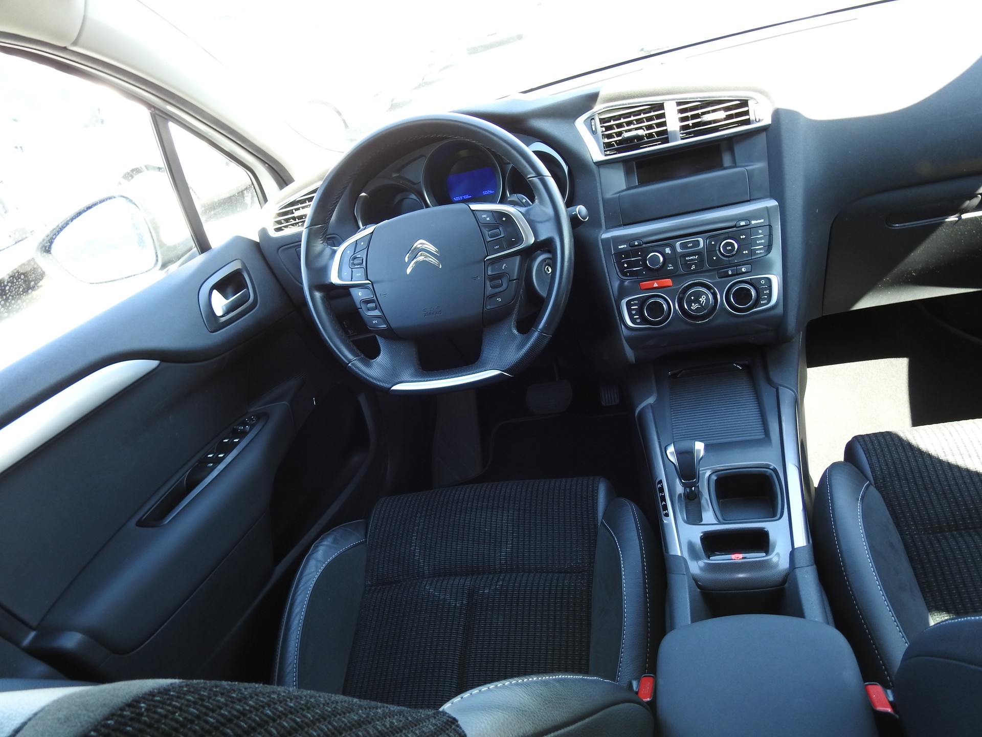 CITROEN Berline 1.6 e-HDi SST Exklusive-image-18