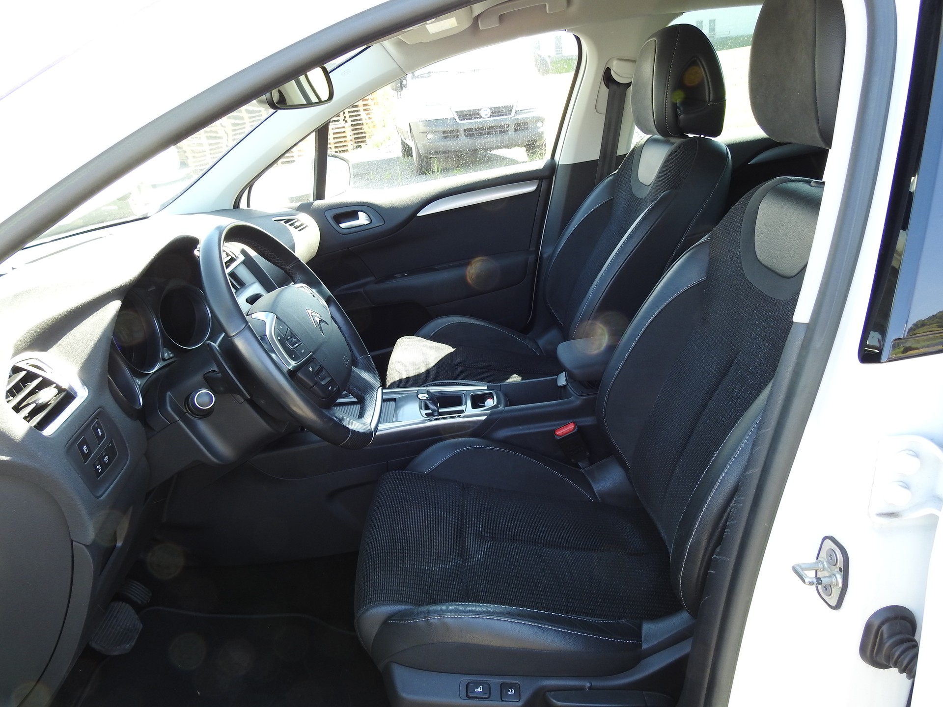 CITROEN Berline 1.6 e-HDi SST Exklusive-image-12
