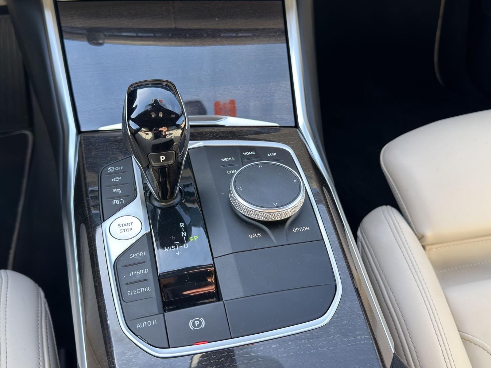 BMW 330e xDrive Sport Line Steptronic-image-10