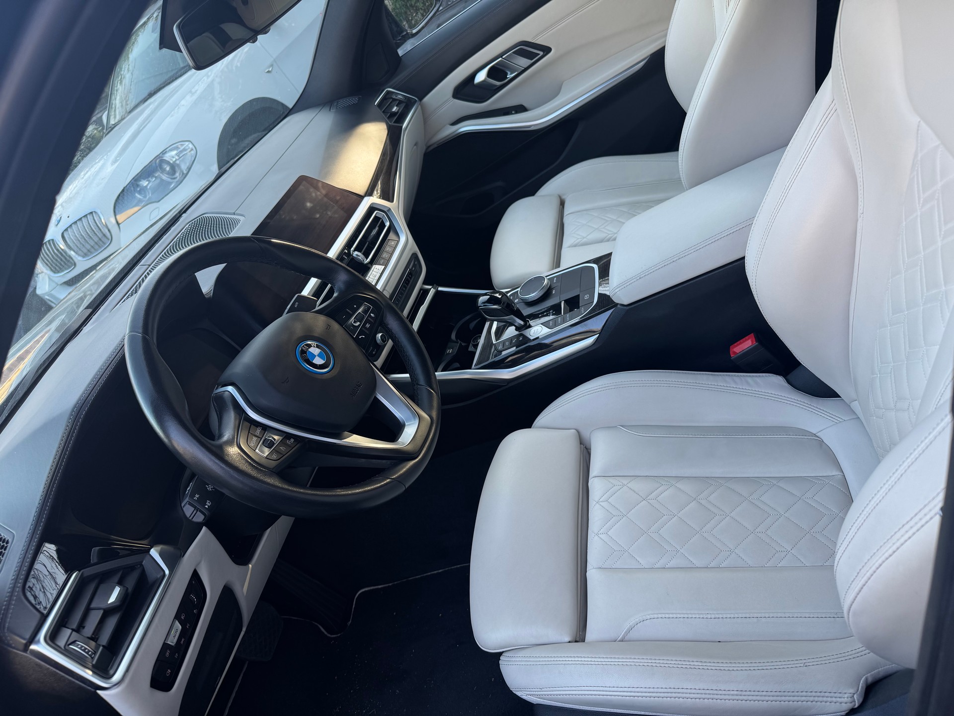 BMW 330e xDrive Sport Line Steptronic-image-6