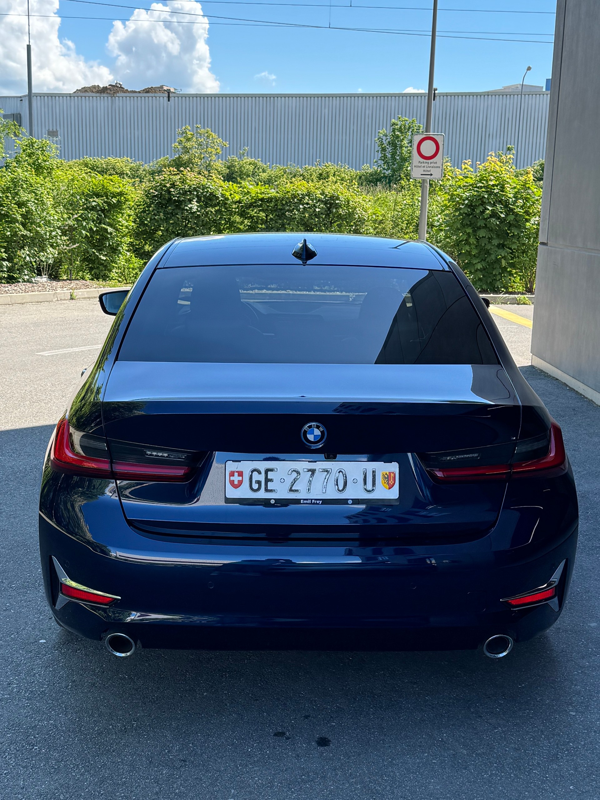 BMW 330e xDrive Sport Line Steptronic-image-4