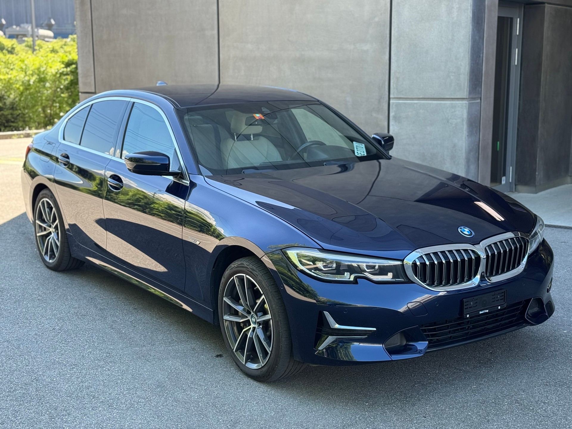 BMW 330e xDrive Sport Line Steptronic-image-0